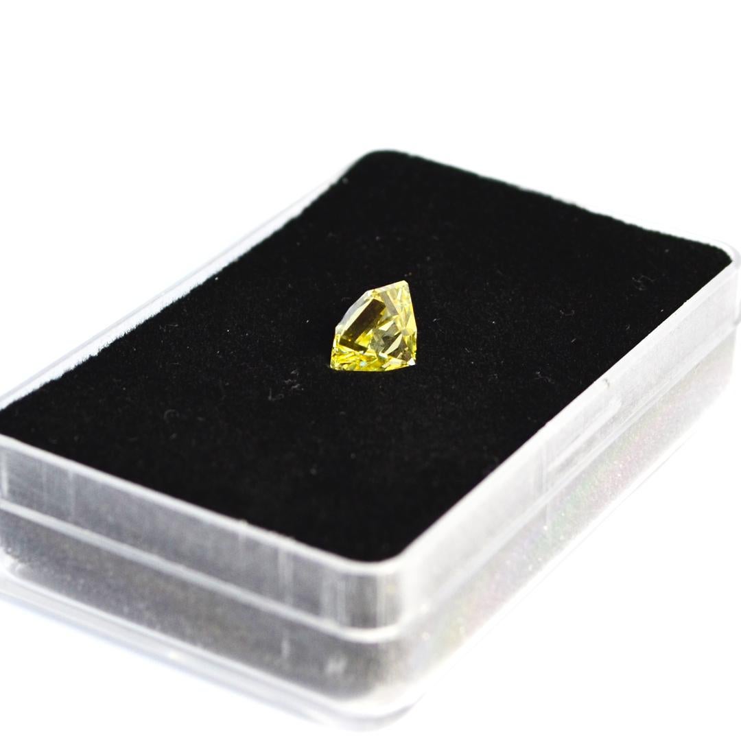 Modern GIA Certified Diamond 2.18ct Fancy Light Yellow VVS2  For Sale