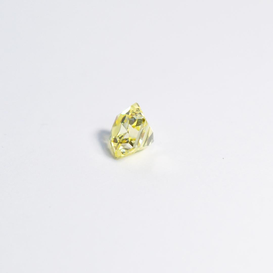 GIA Certified Diamond 2.18ct Fancy Light Yellow VVS2  In New Condition For Sale In Darmstadt, DE