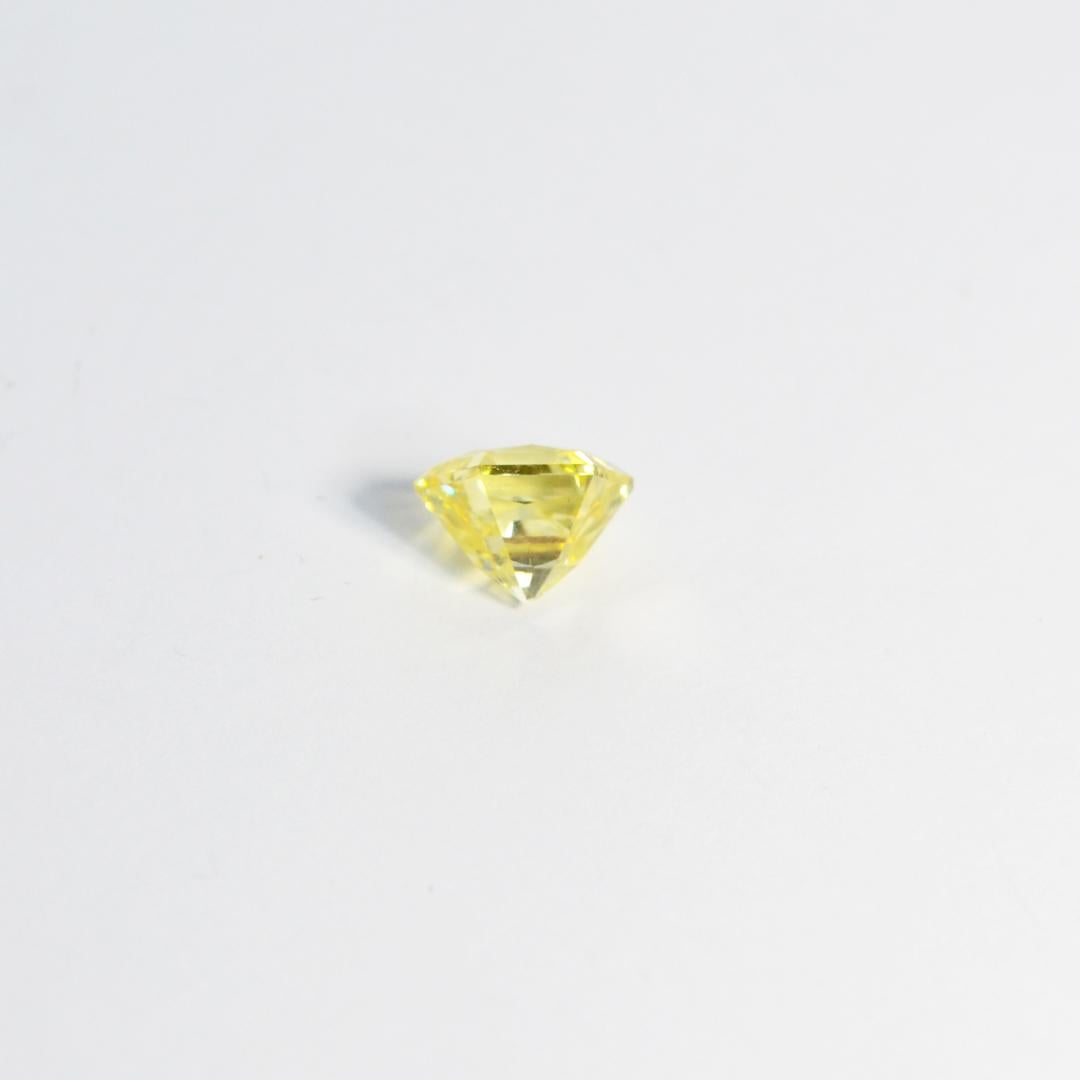 Women's GIA Certified Diamond 2.18ct Fancy Light Yellow VVS2  For Sale