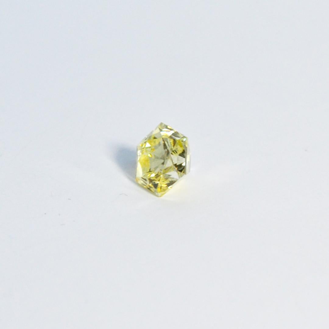 Diamante certificado por GIA de 2,18 ct Amarillo claro fantasía VVS2  en venta 1