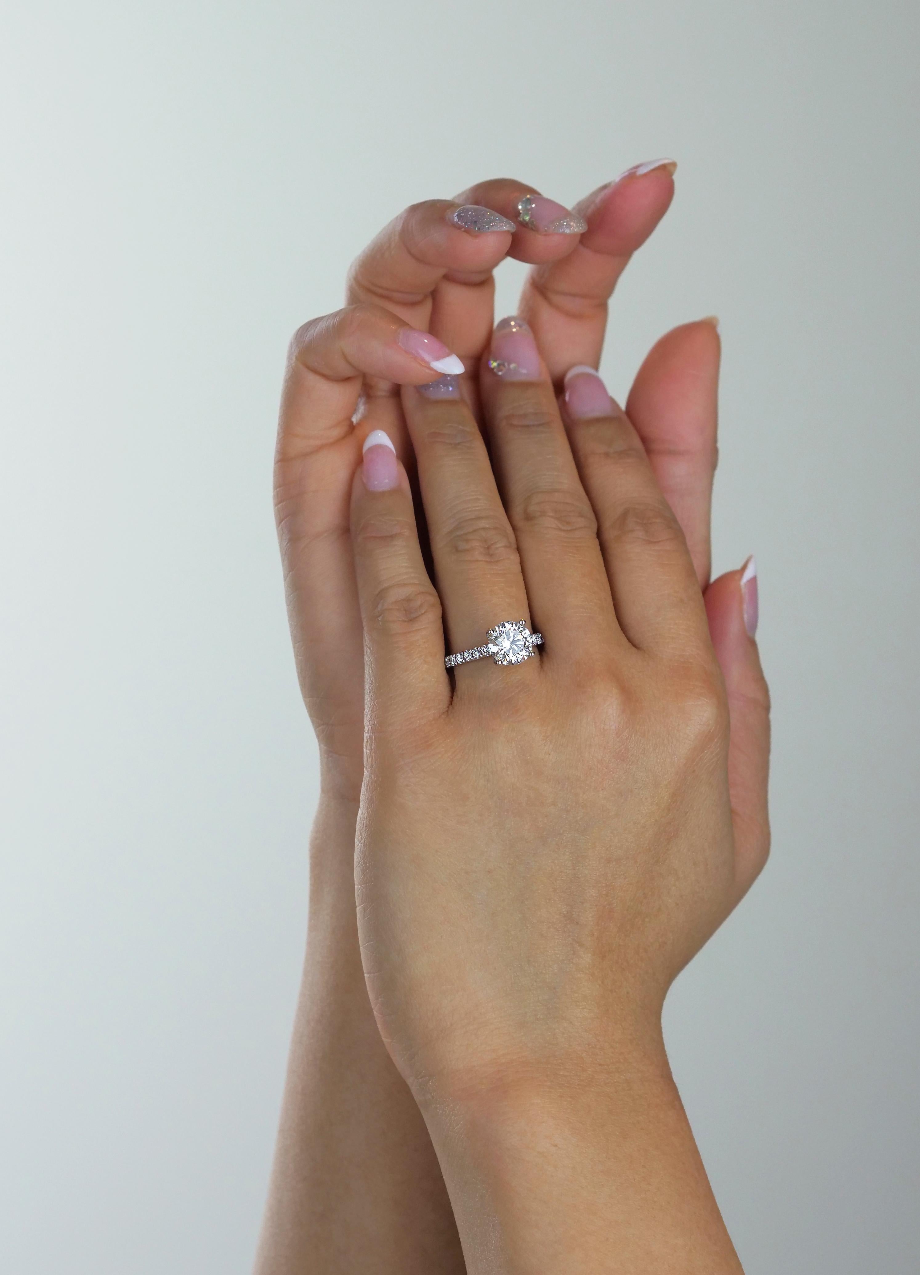 Women's GIA Certified Diamond 2.21 Carat G VS1 Single Stone Solitaire Engagement Ring