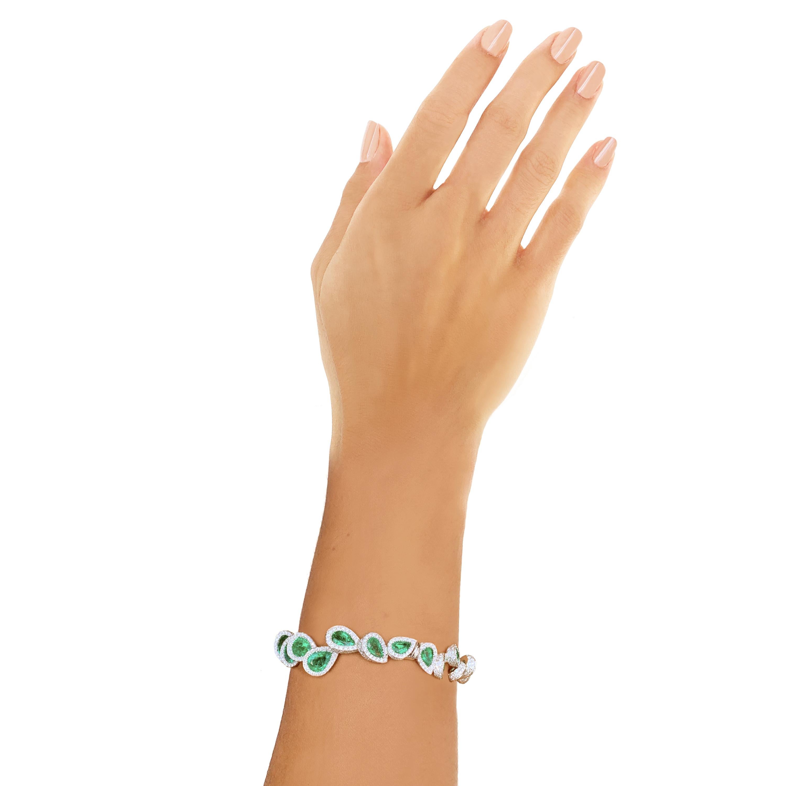 Rosior one-off GIA Certified Pear Cut Diamond and Emerald Bracelet in White Gold 3