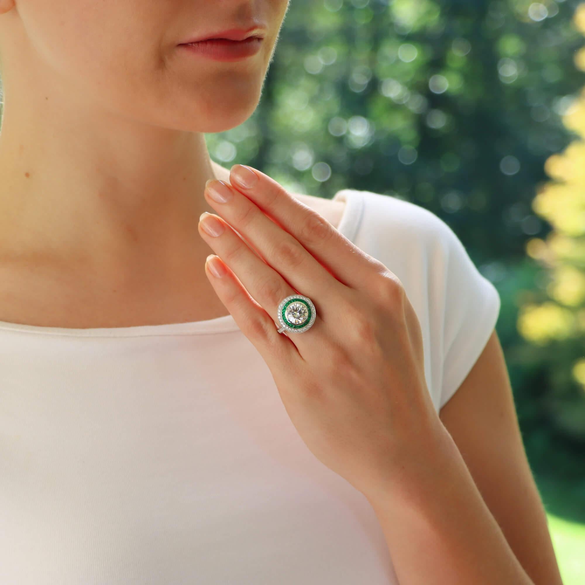 Anillo Doble Blanco de Platino con Diamante y Esmeralda Certificados GIA Corte brillante en venta