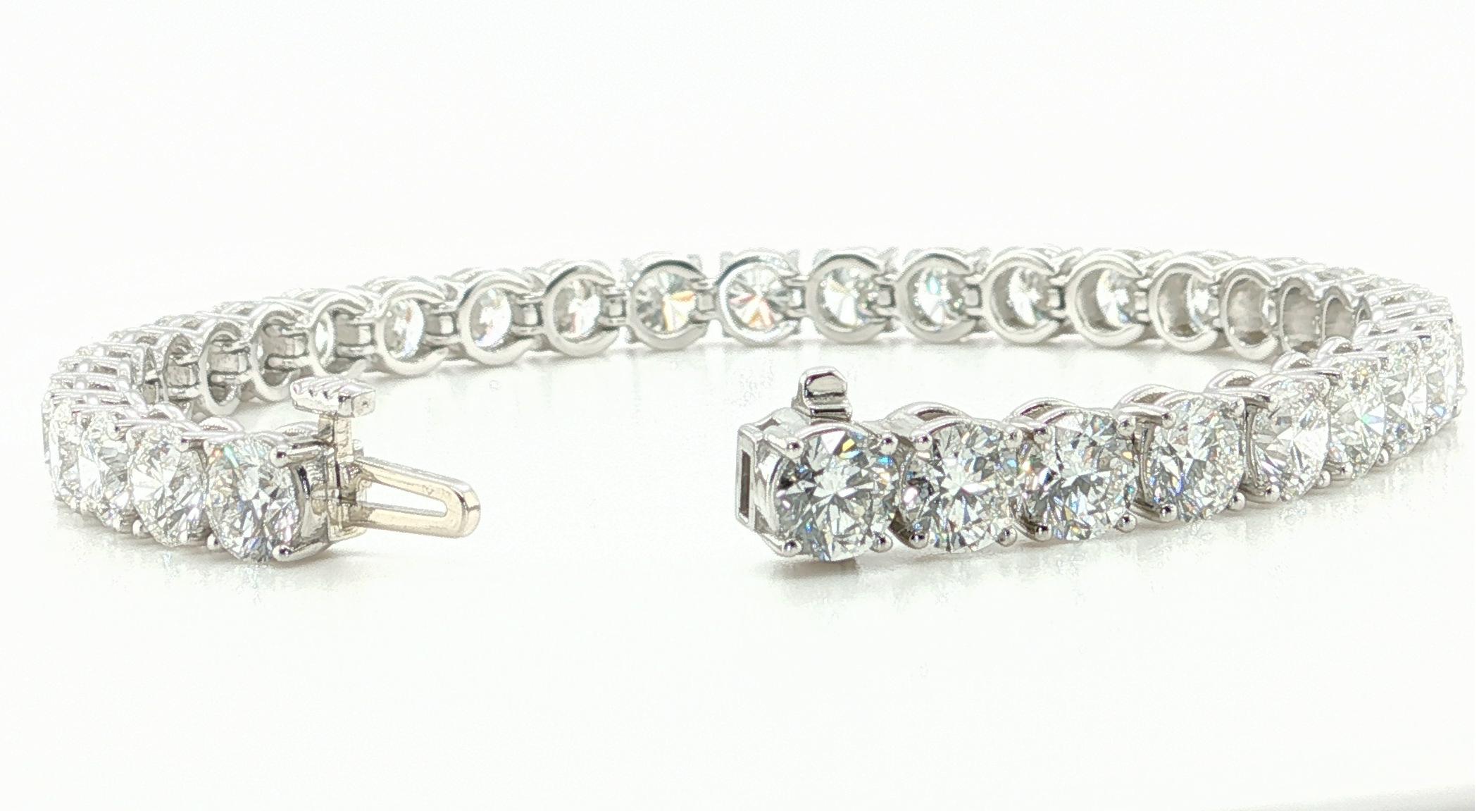 Femenino o masculino Pulsera de tenis de platino y diamantes con certificado GIA, 17,01 quilates en total, G-VS2 en venta