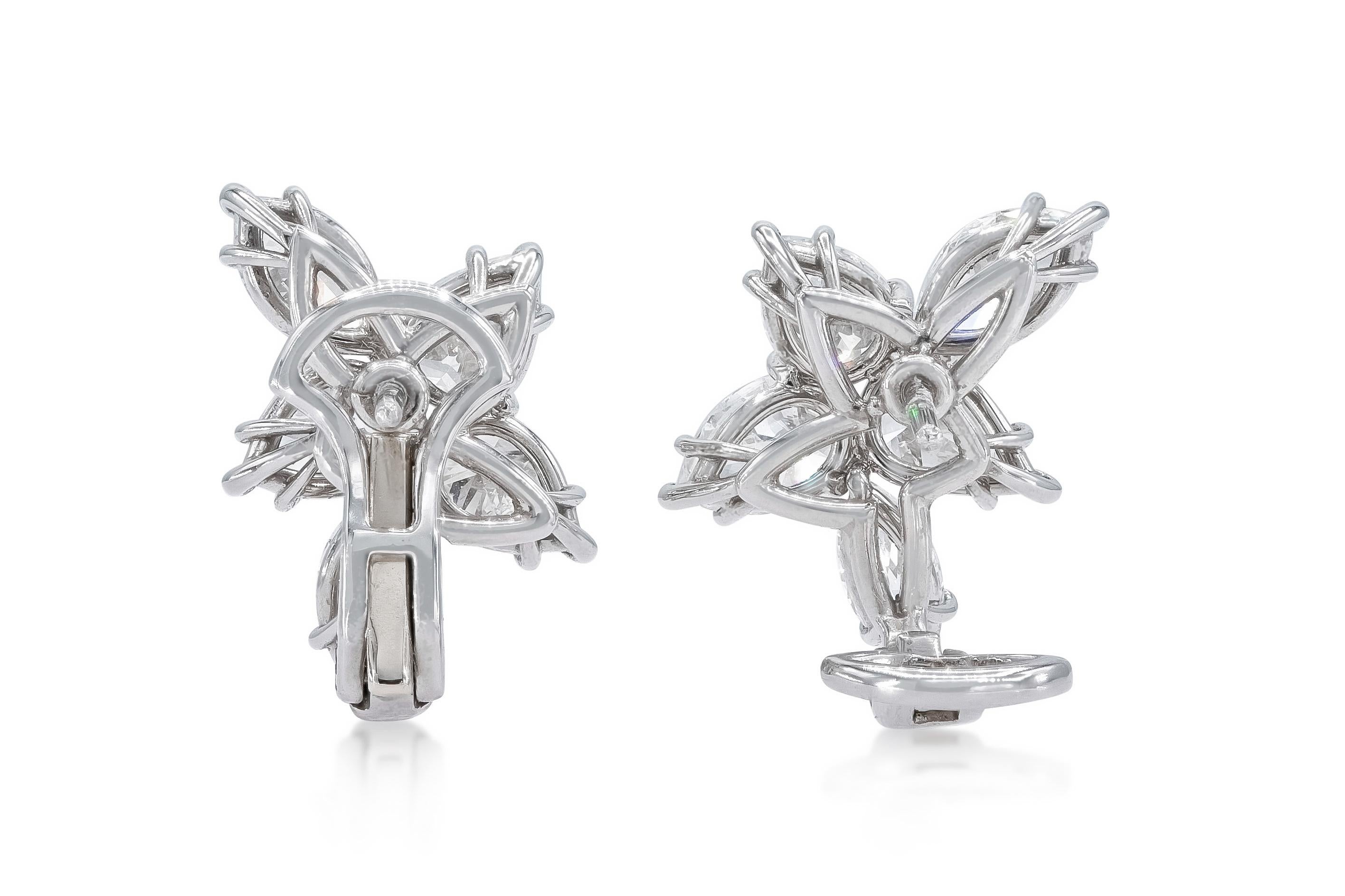 GIA Certified Diamond Cluster Earrings In New Condition For Sale In New York, NY