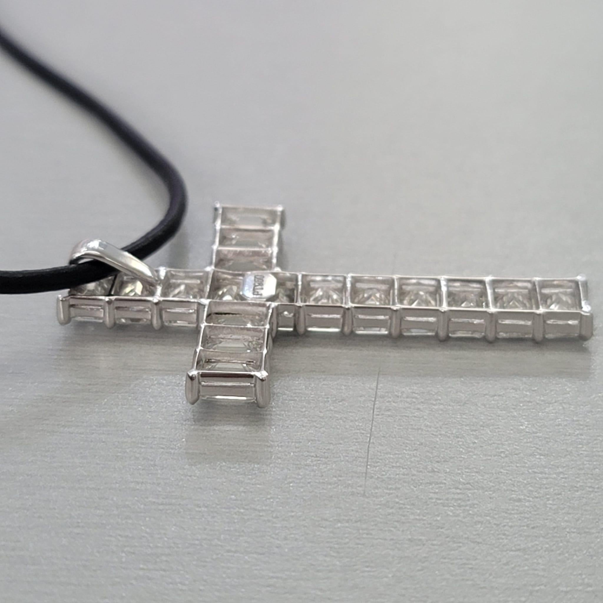 Artiste Croix en diamants certifiée GIA en vente