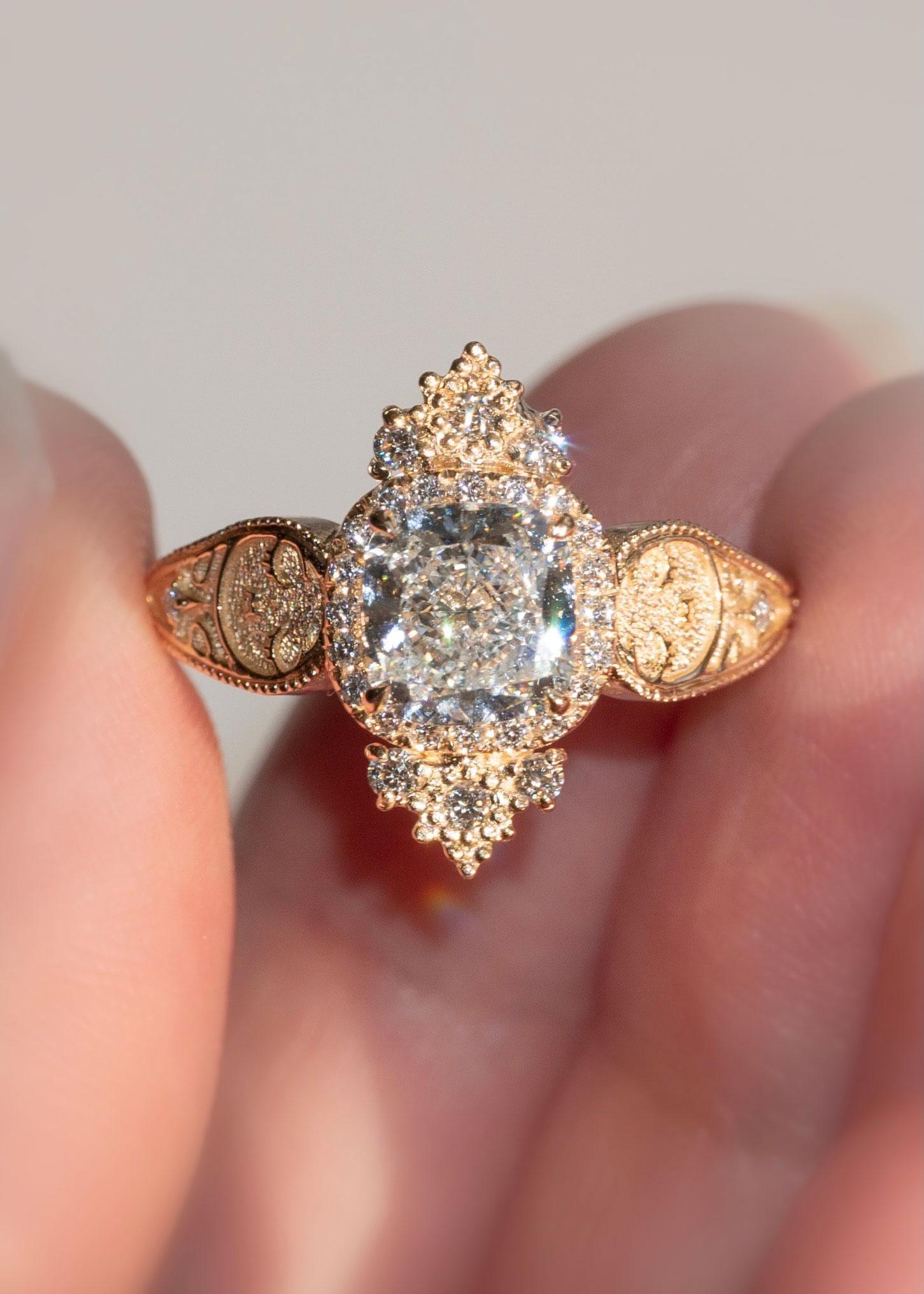 En vente :  Bague Dreamers de 1 carat de diamants certifiés GIA, taille coussin, pavé français 2