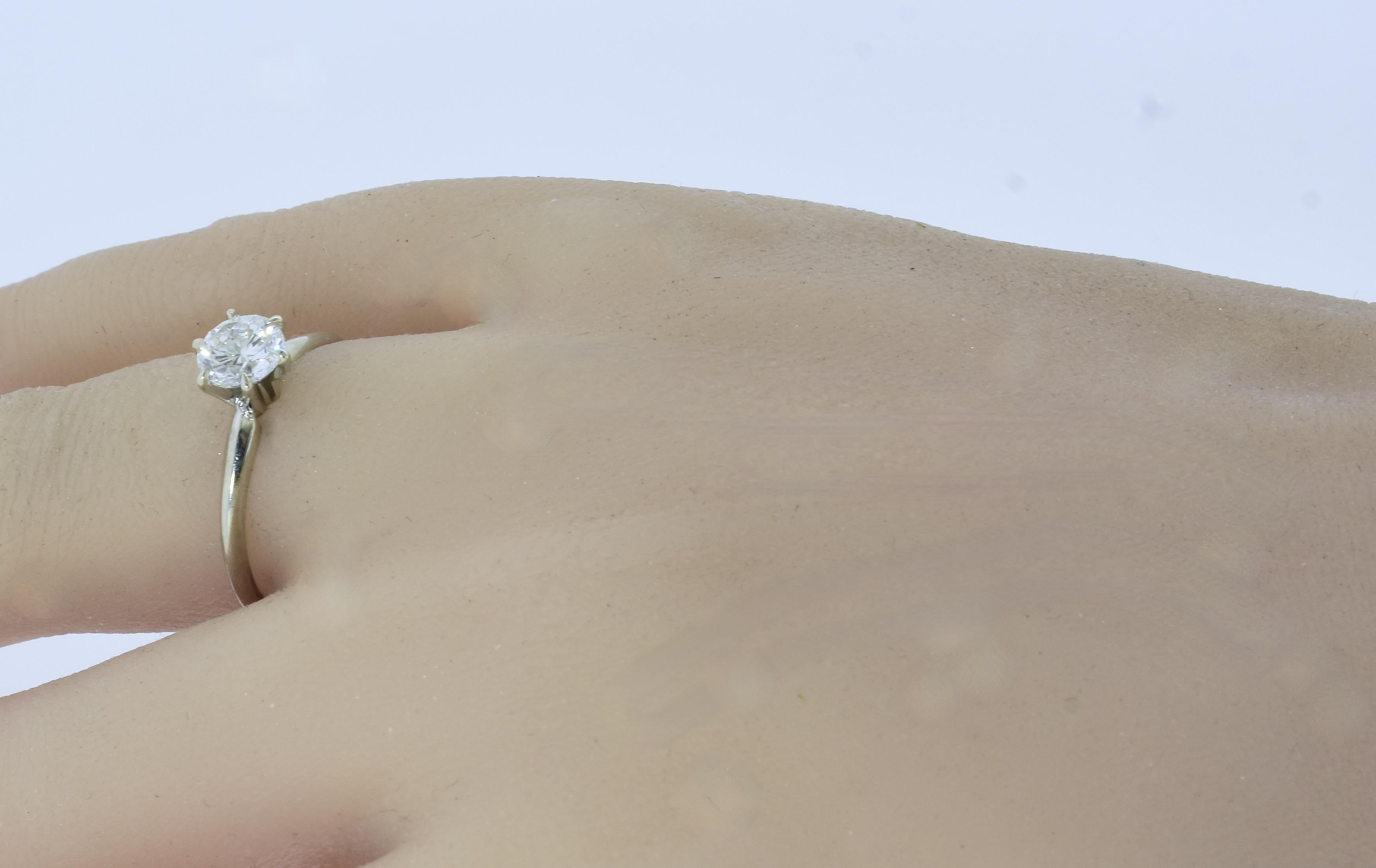 GIA-zertifizierter Diamant, E, farblos in einem schönen Contemporary-Ring (Zeitgenössisch) im Angebot