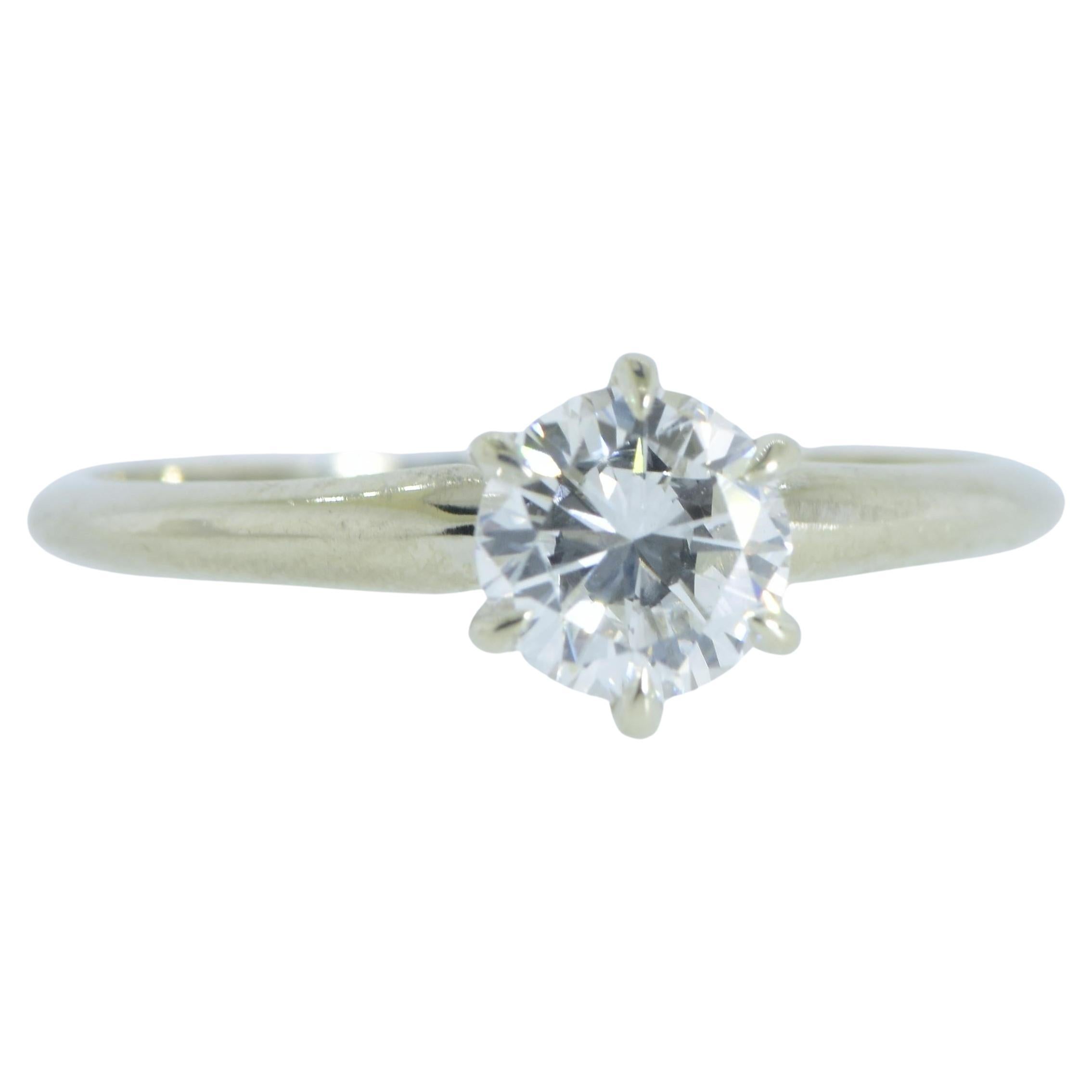 GIA-zertifizierter Diamant, E, farblos in einem schönen Contemporary-Ring (Brillantschliff) im Angebot