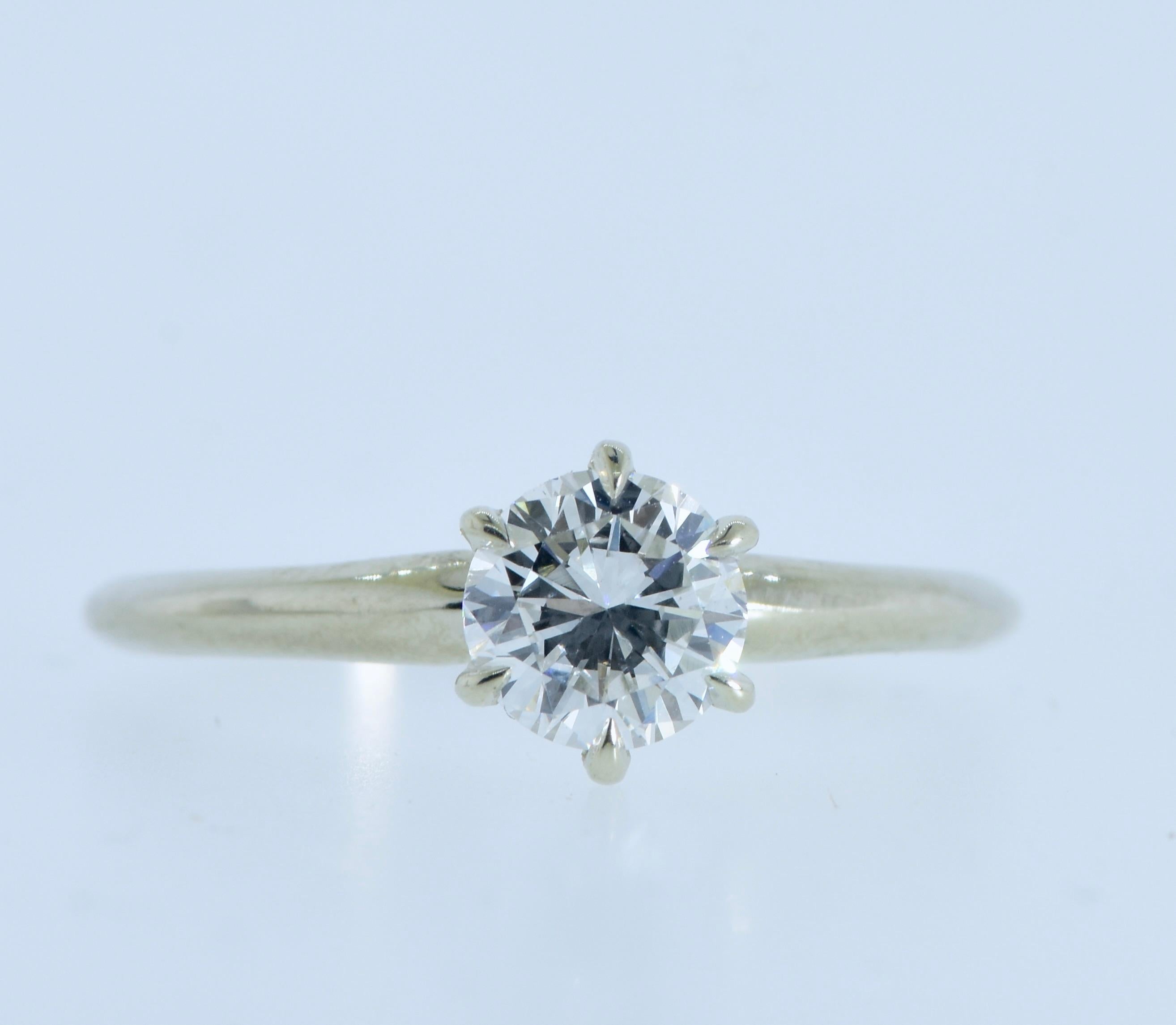 GIA-zertifizierter Diamant, E, farblos in einem schönen Contemporary-Ring im Angebot 2