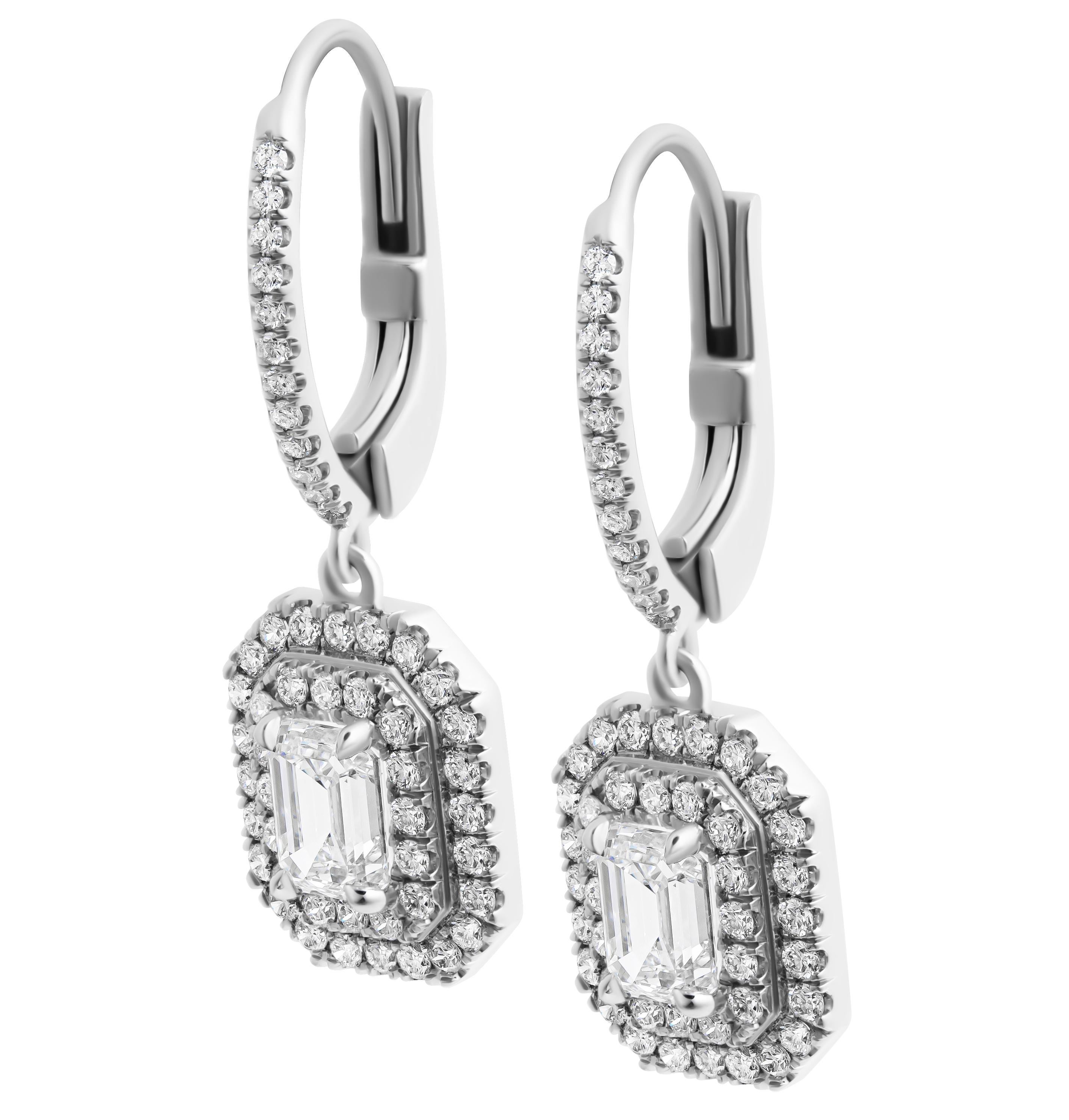 Boucle d'oreille en diamant certifié GIA avec des diamants taille émeraude en PT950 
Pierres centrales :
Taille émeraude 0.70CT F VS1 GIA 7516132029
Taille émeraude  0,70CT F VS1 GIA 1505930781
Poids total en carats du pavé :0.56CT 

