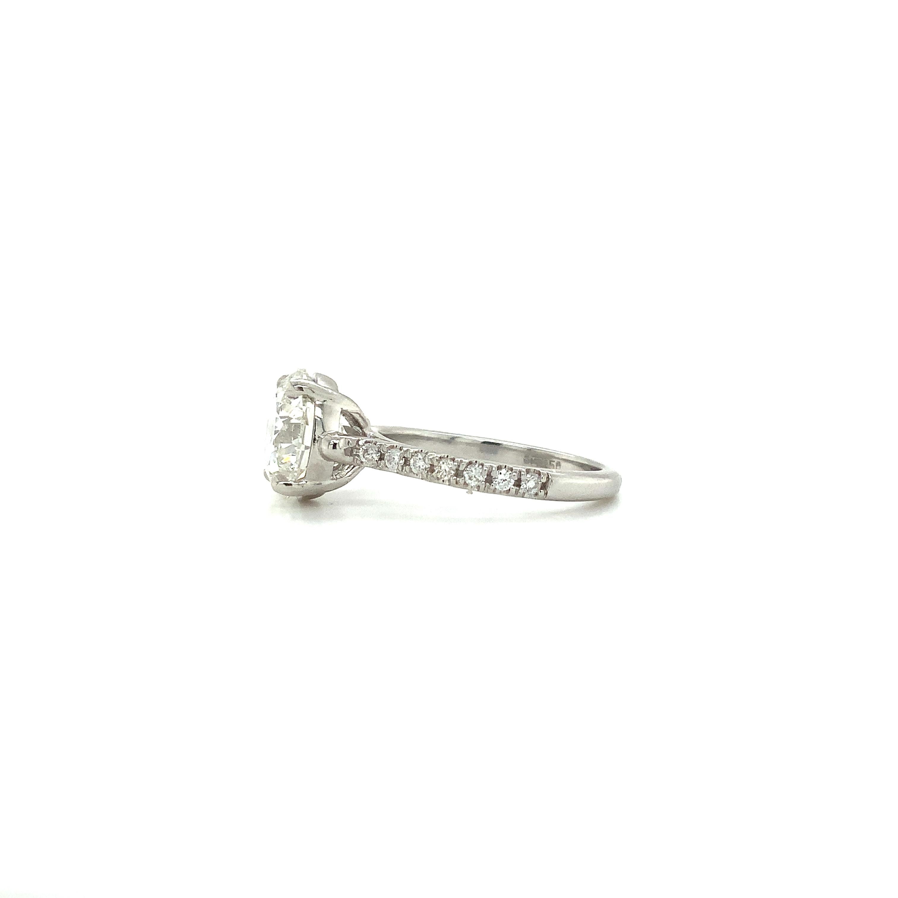 GIA Certified Diamond Engagement Ring 4.10 cts Set  in Platinum For Sale 4