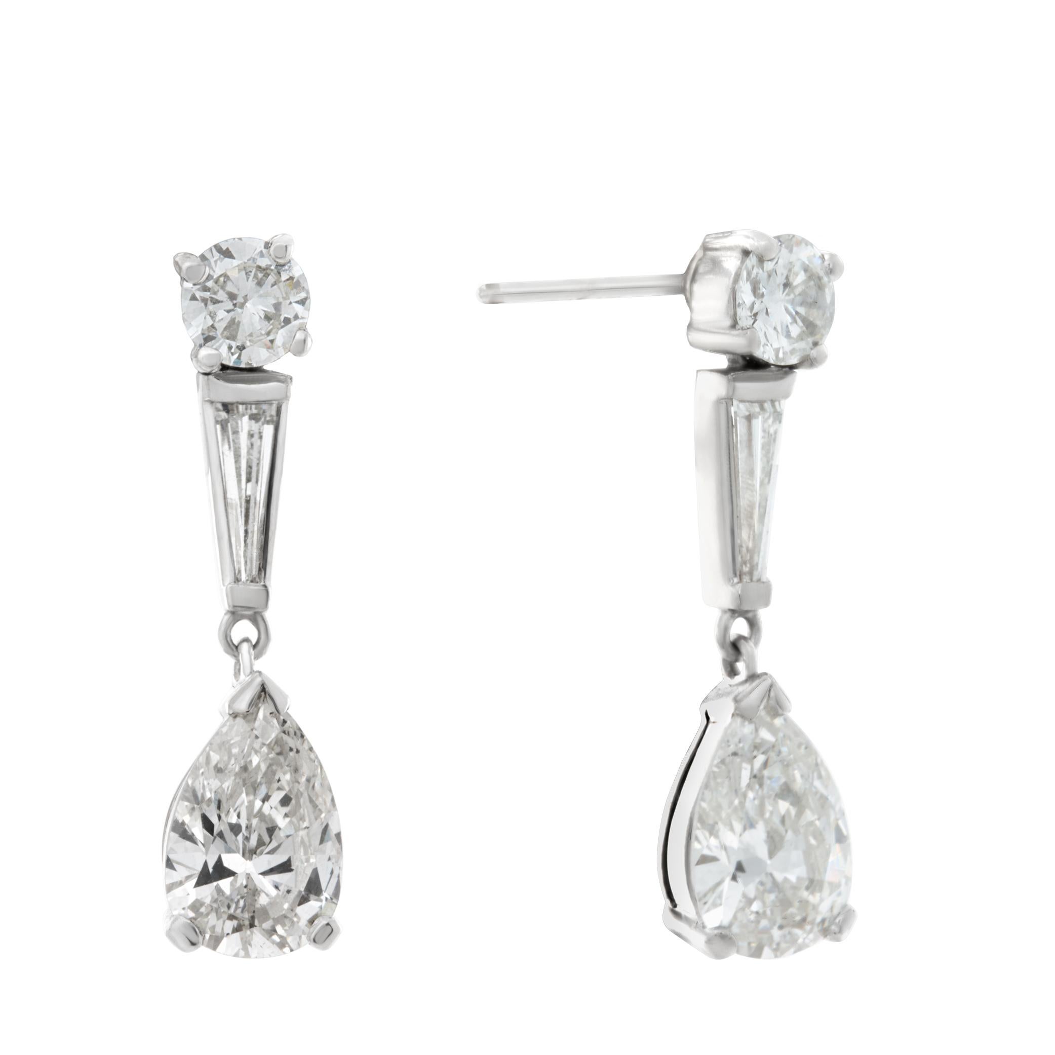 Boucles d'oreilles en platine et or blanc 14 carats avec diamants certifiés GIA Excellent état - En vente à Surfside, FL