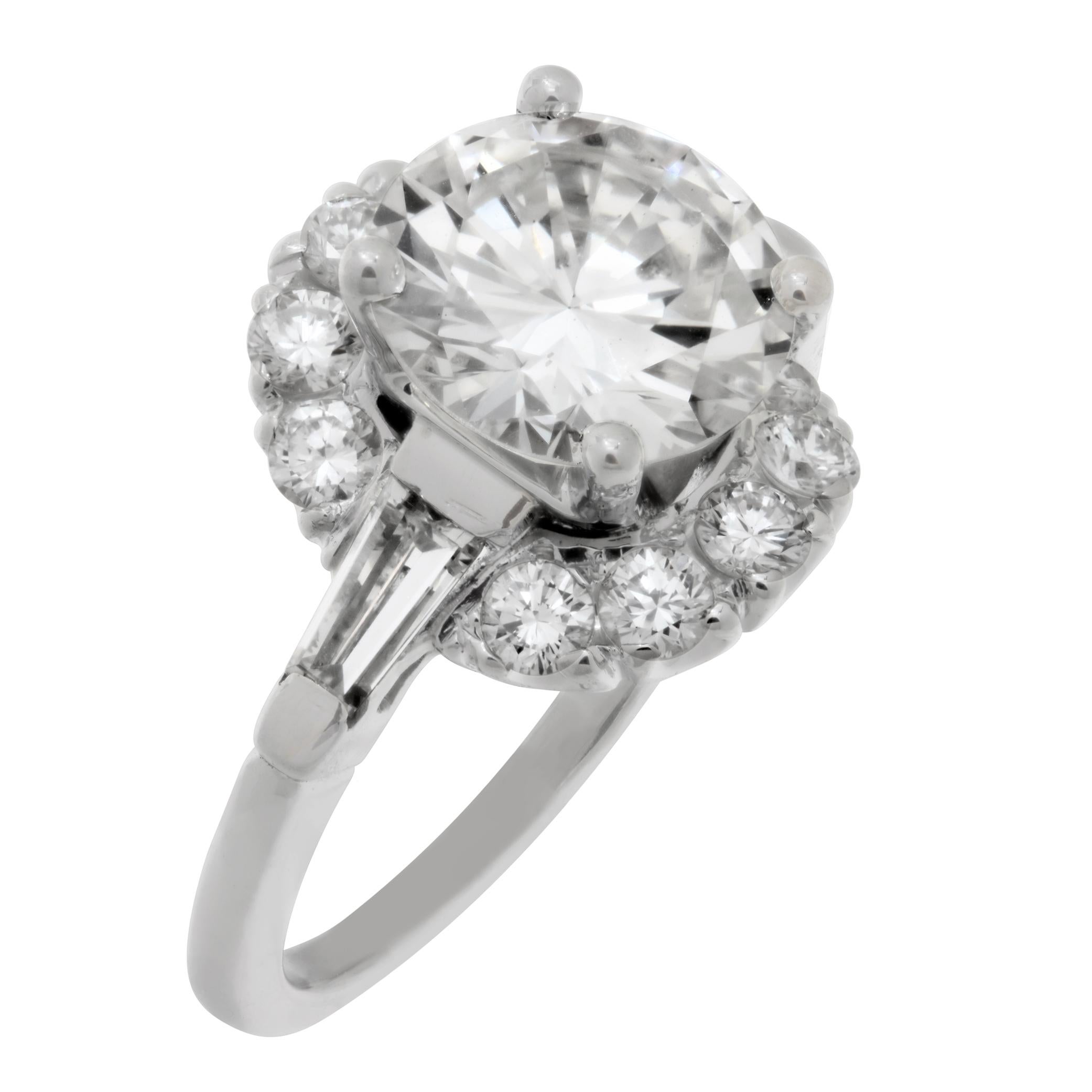 Taglio rotondo Anello in platino con diamante certificato GIA in vendita