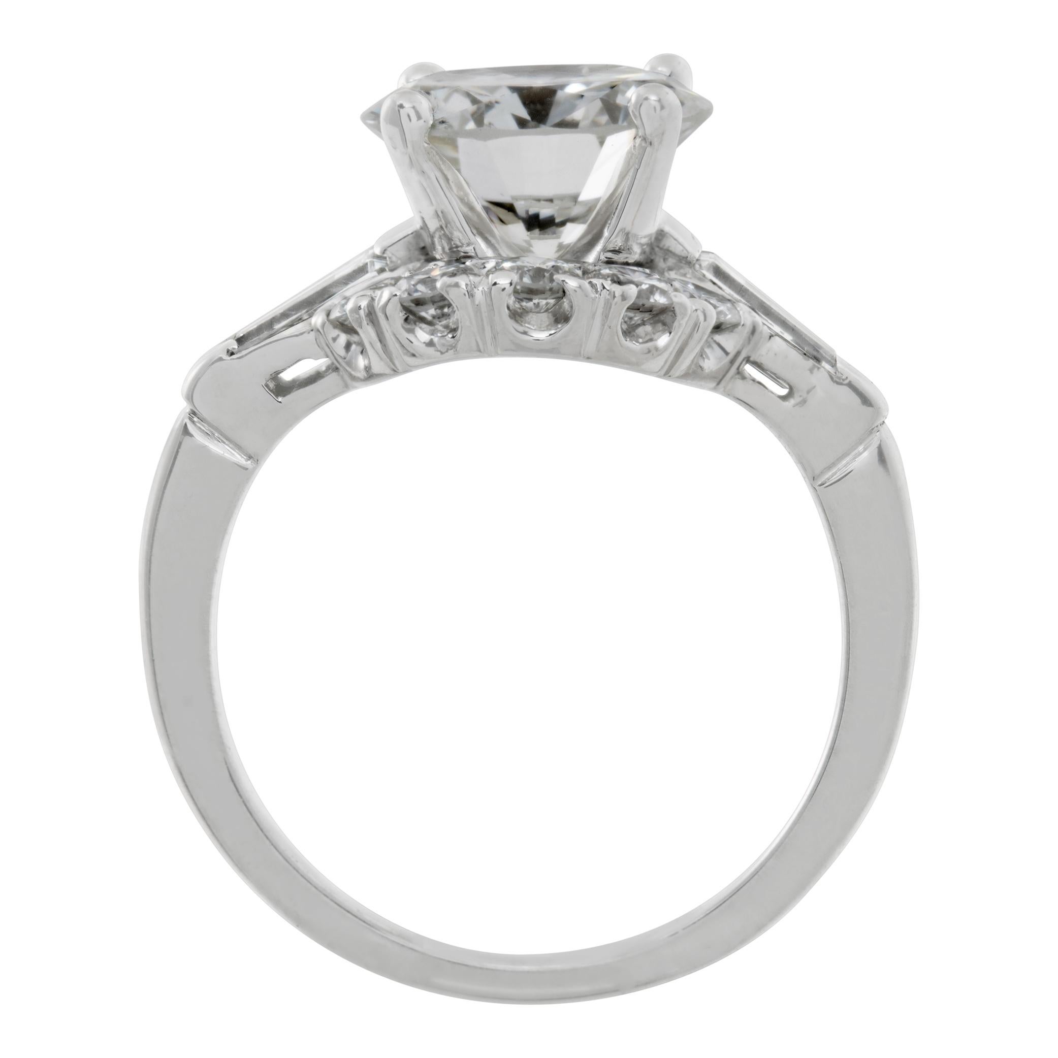 Anello in platino con diamante certificato GIA In condizioni ottime in vendita a Surfside, FL
