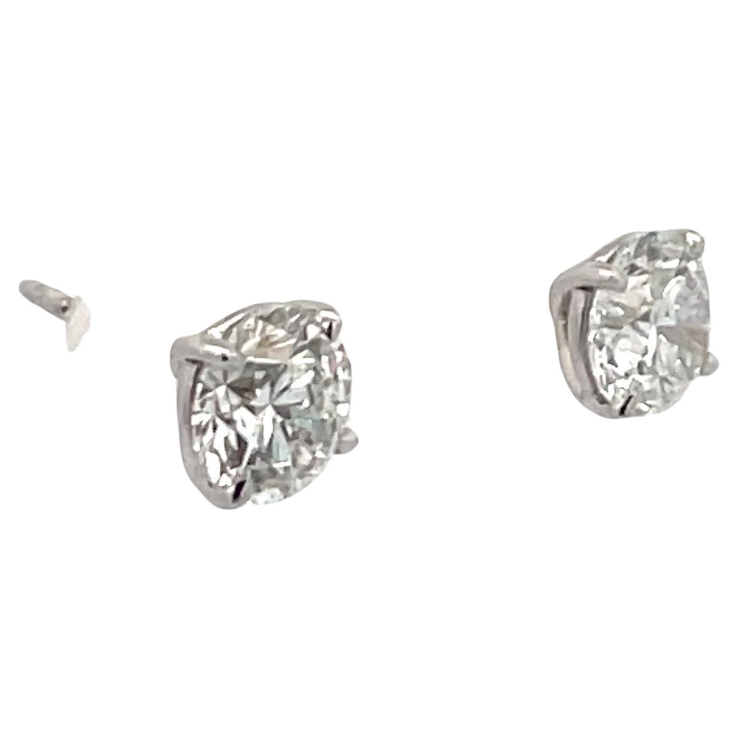 GIA-zertifizierte Diamant-Ohrstecker 2,01 Karat F SI2 18 Karat Weißgold (Rundschliff) im Angebot