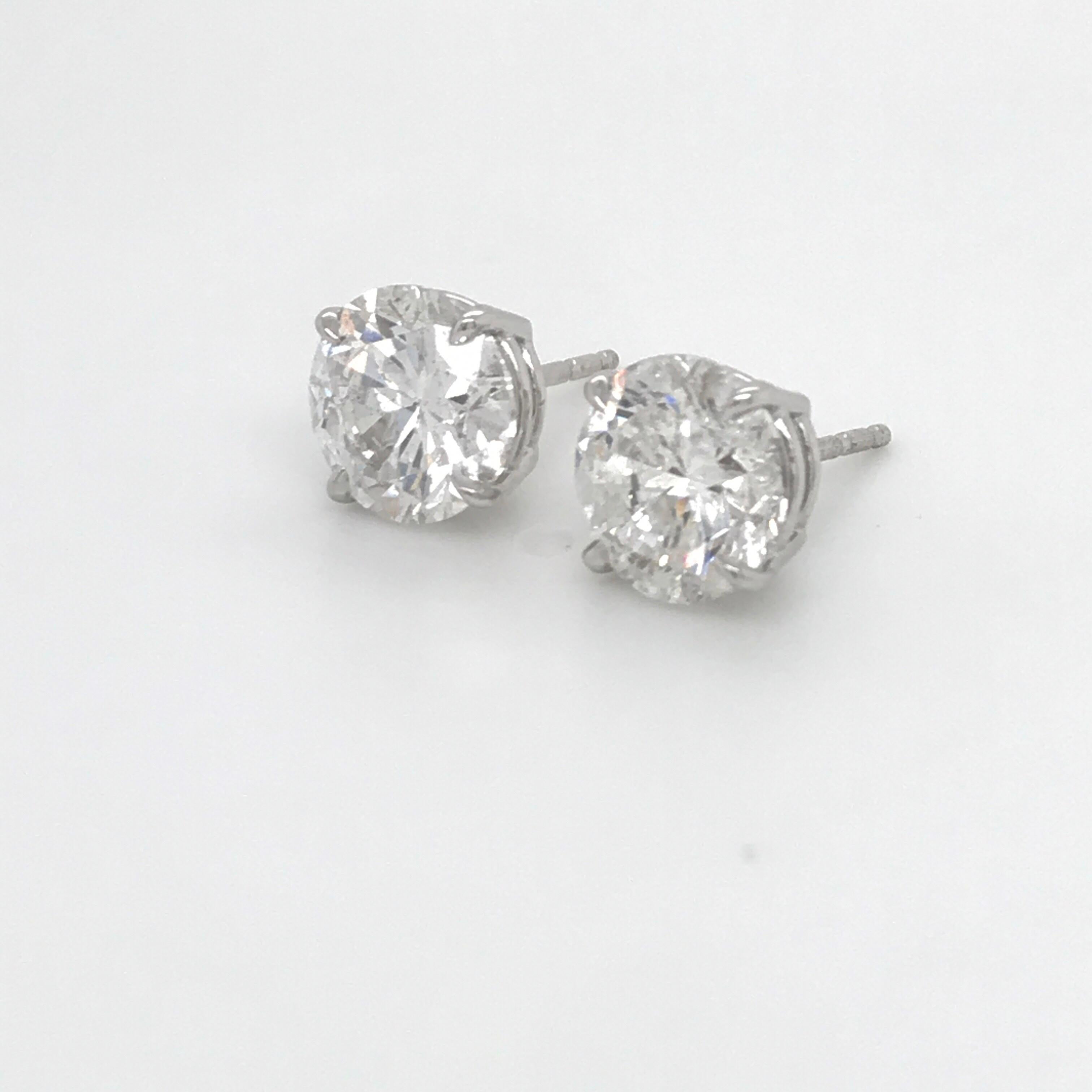 GIA Certified Diamond Stud Earrings 4.71 Carat E-F In New Condition In New York, NY