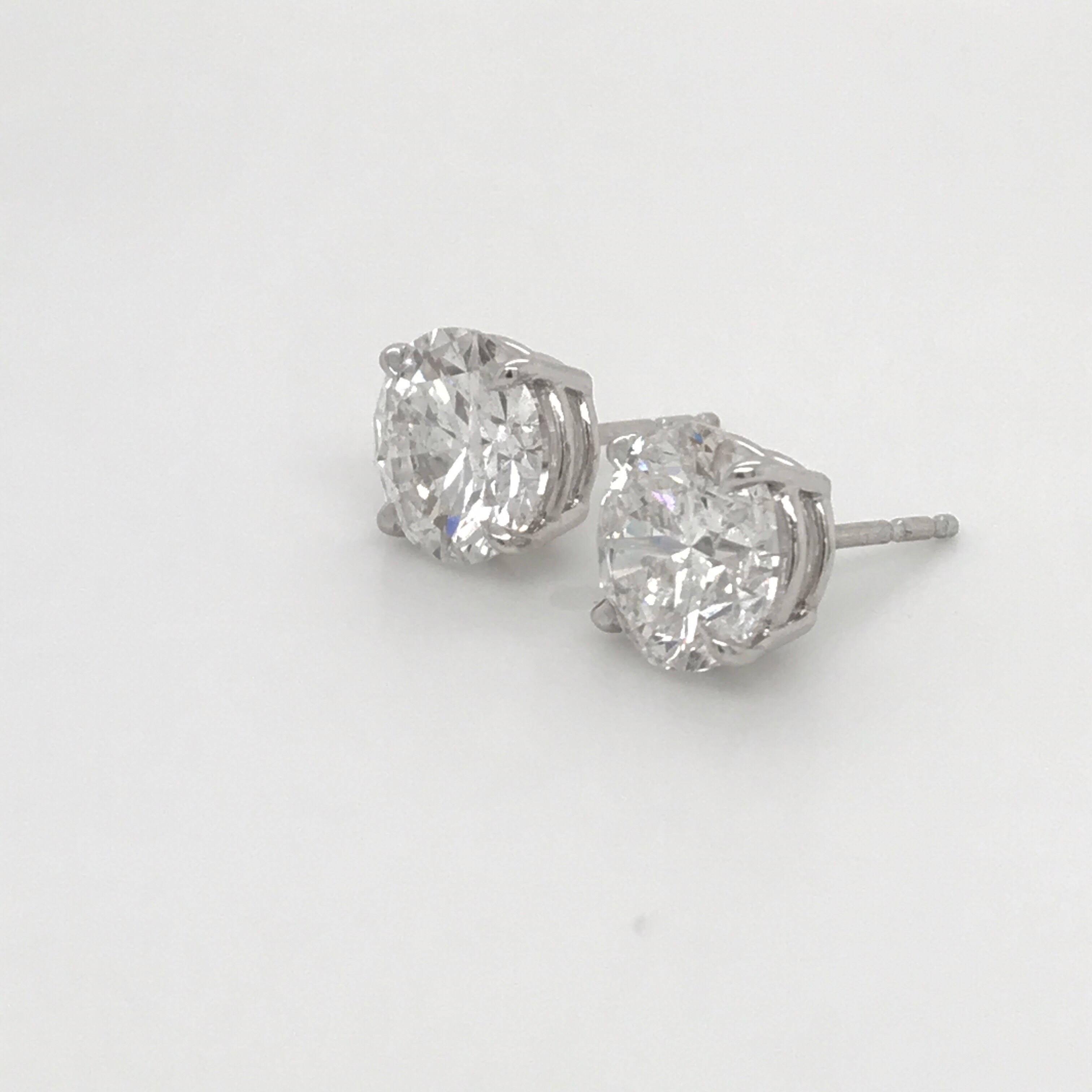 Women's or Men's GIA Certified Diamond Stud Earrings 4.71 Carat E-F