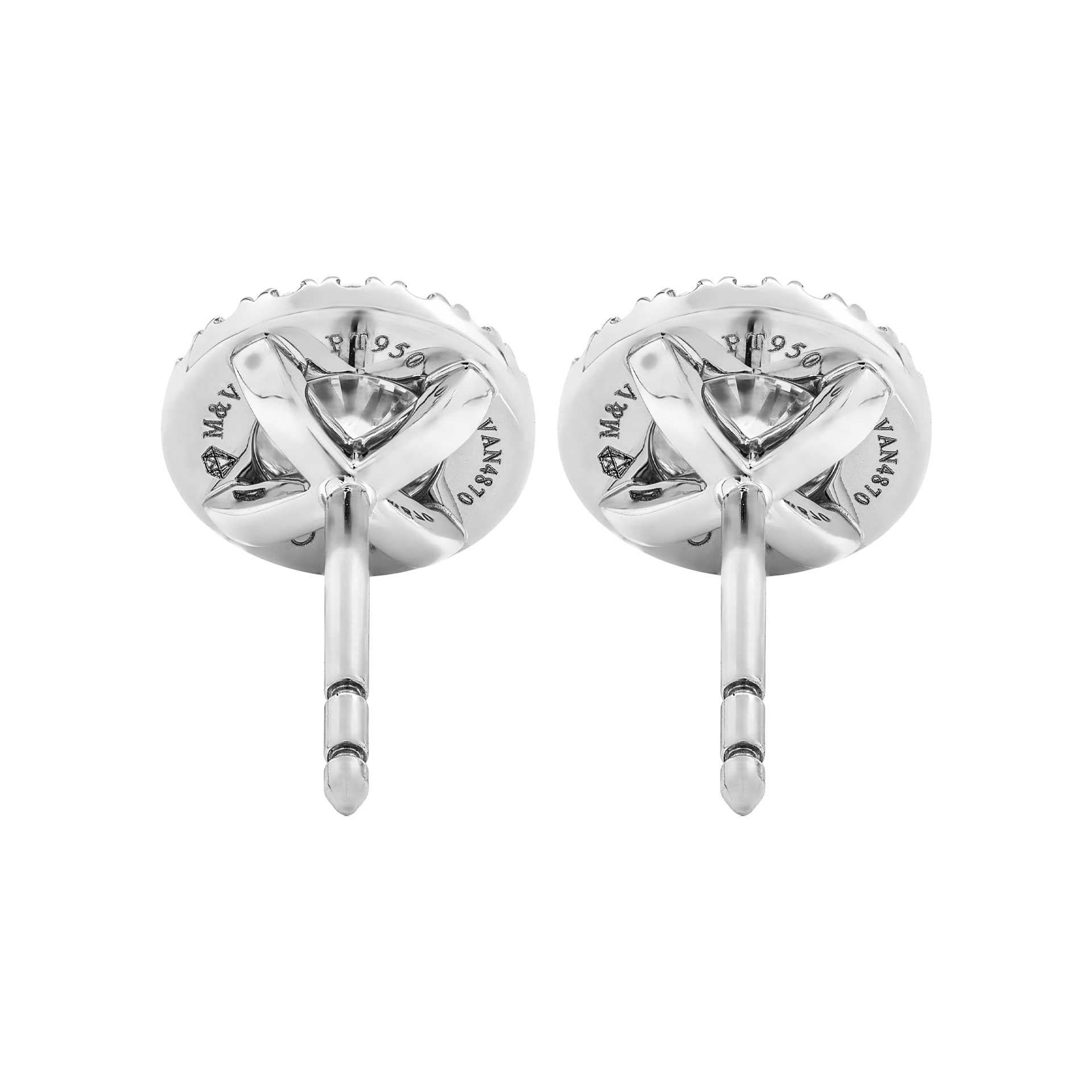 GIA Certified Diamond Stud Earrings 0.60ct each In New Condition For Sale In New York, NY