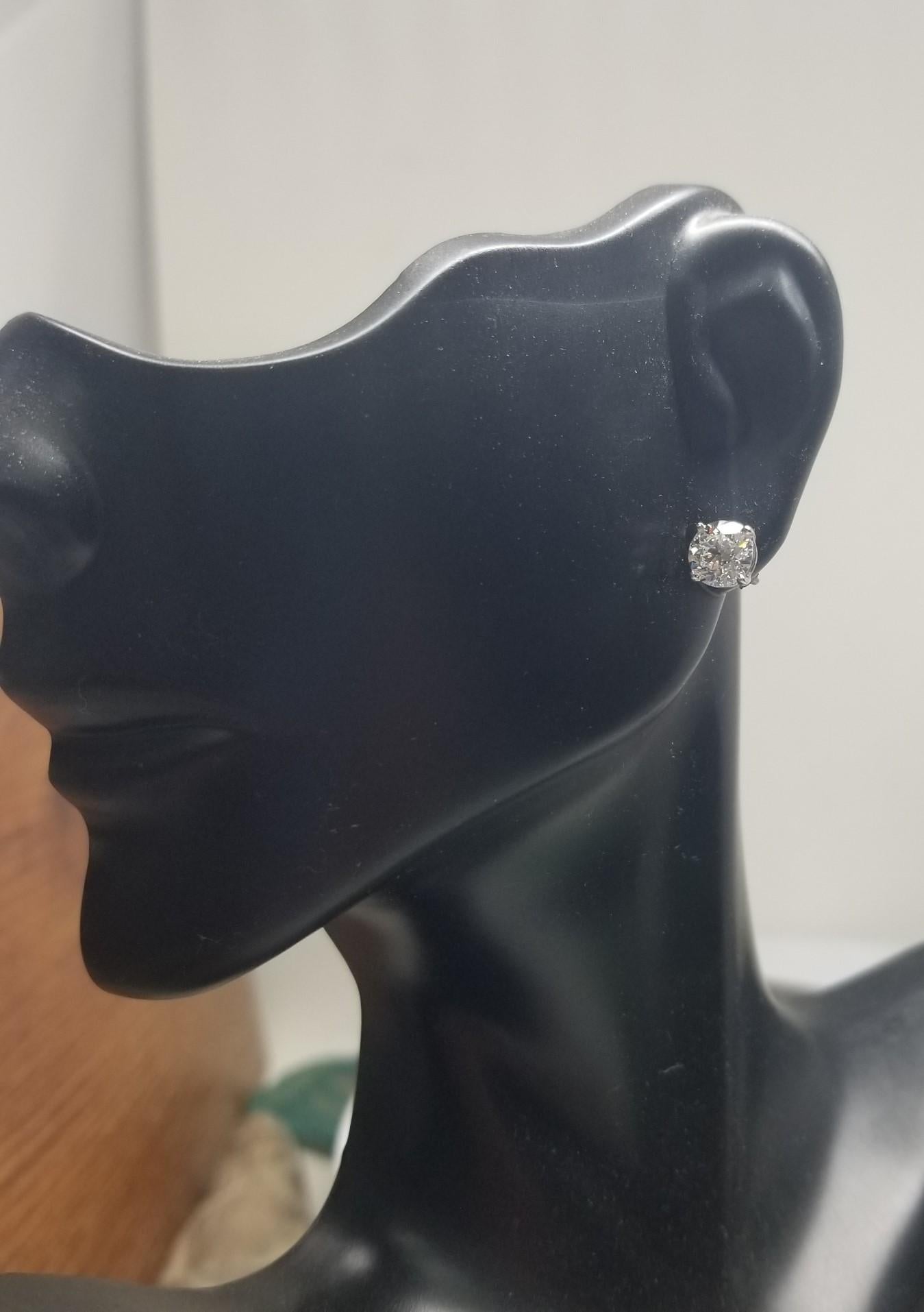 Moderne Boucles d'oreilles diamant certifiées GIA E, SI1 et diamants taille brillant 2.00 carats en vente