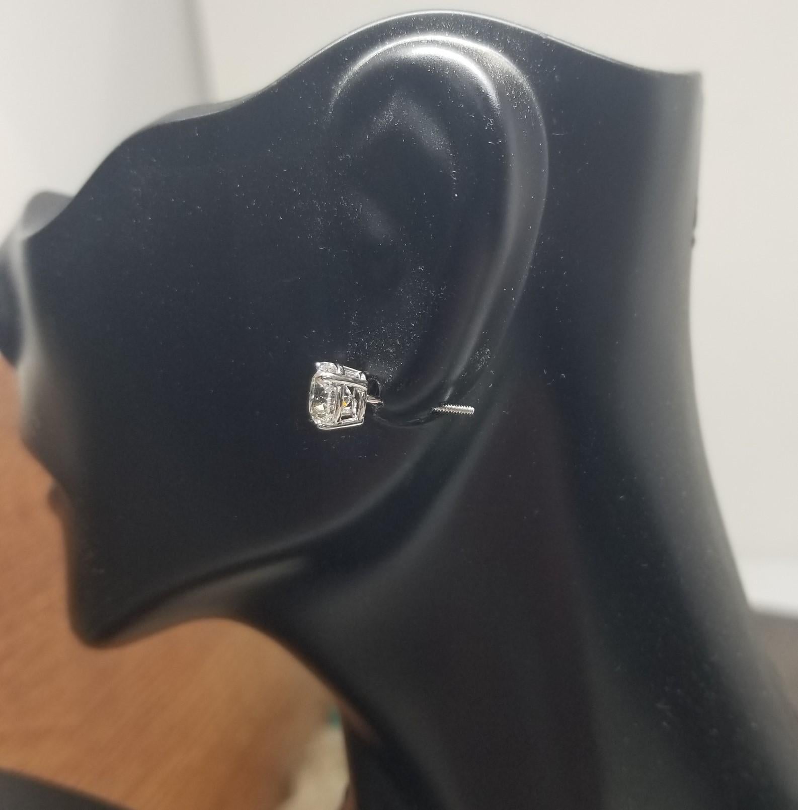Taille ronde Boucles d'oreilles diamant certifiées GIA E, SI1 et diamants taille brillant 2.00 carats en vente