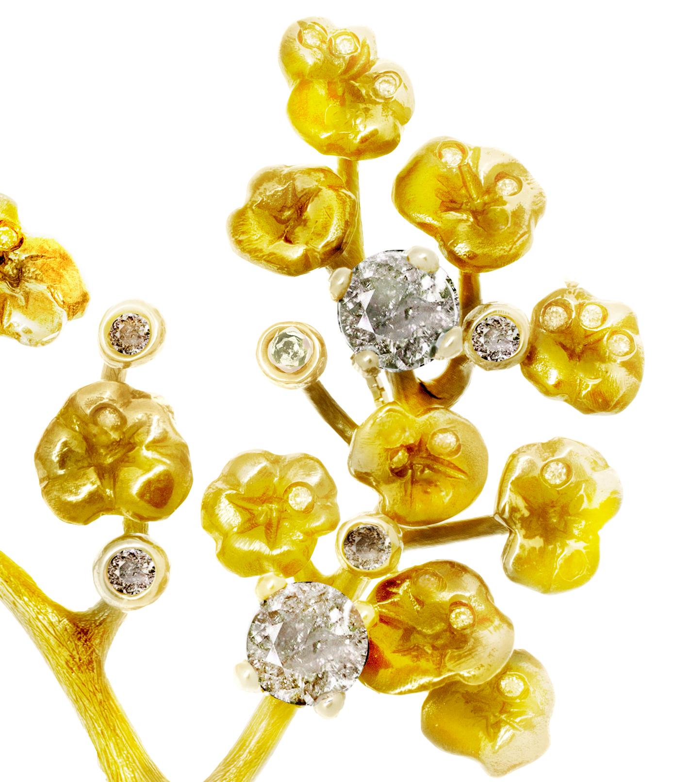 Zehnzehn Karat Gelbgold Heliotrope-Brosche mit Diamanten besetzt (Rundschliff) im Angebot