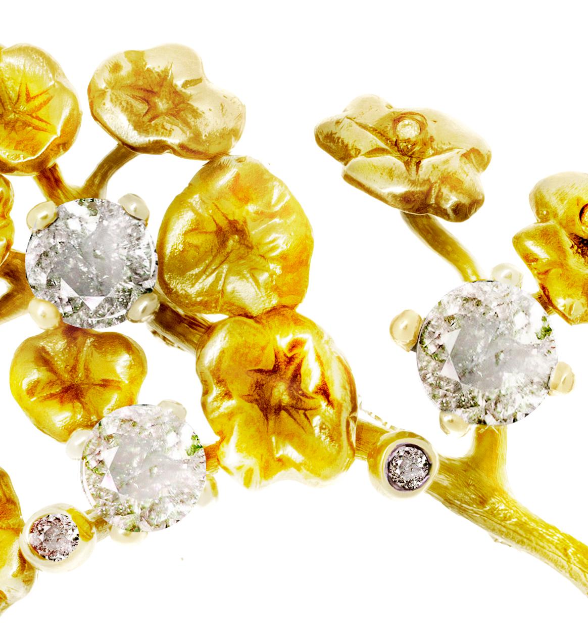 Zehnzehn Karat Gelbgold Heliotrope-Brosche mit Diamanten besetzt im Zustand „Neu“ im Angebot in Berlin, DE