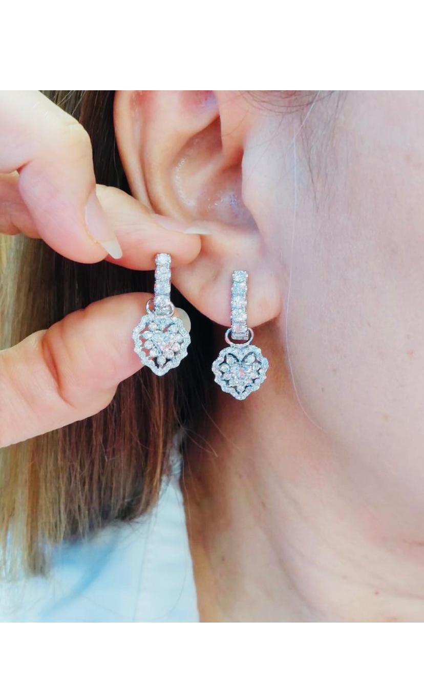 Orecchini con diamanti certificati GIA in oro 18 carati in vendita 2