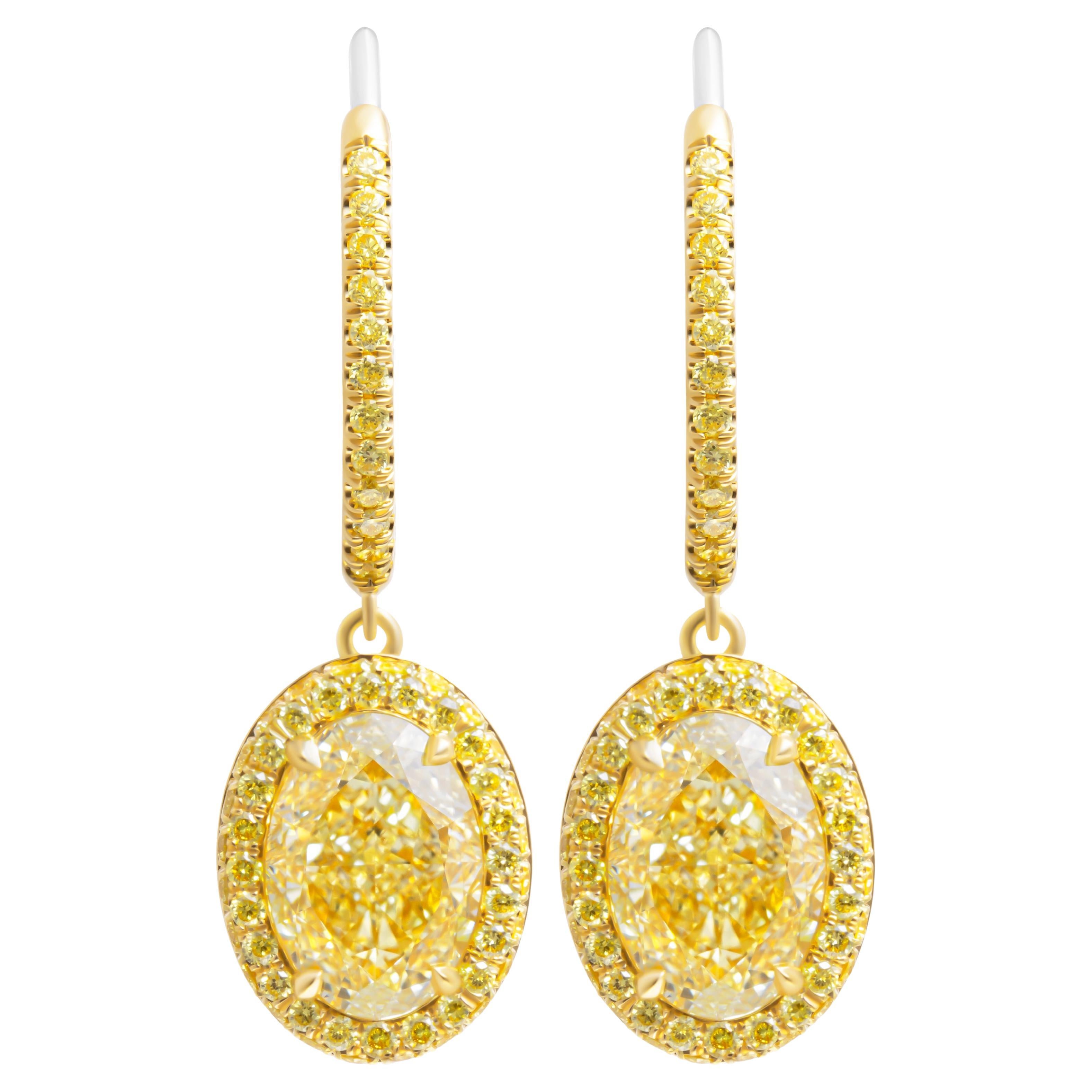 Boucle d
oreille certifiée GIA avec diamants ovales de couleur jaune clair fantaisie