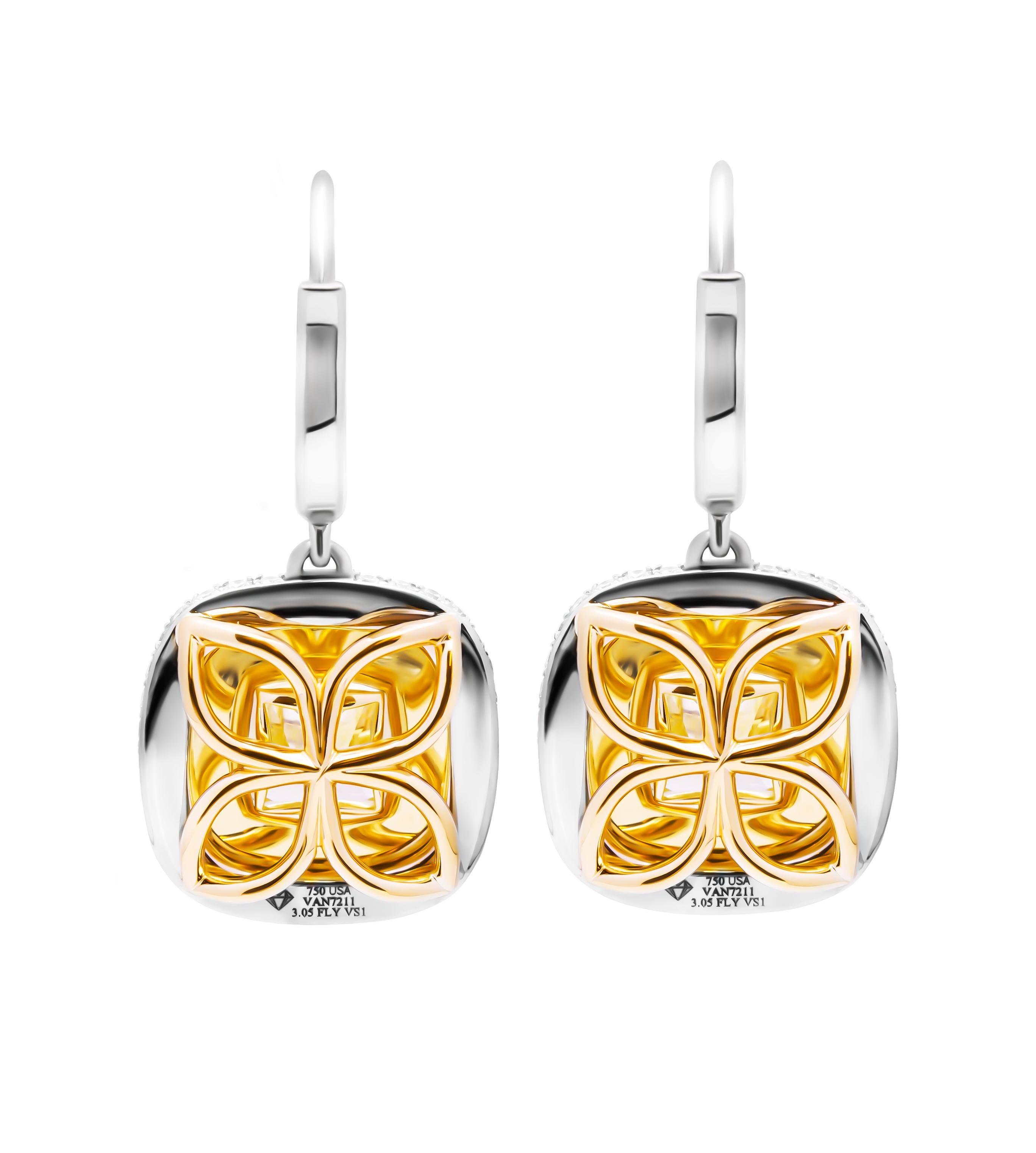 GIA-zertifizierte Ohrringe mit 3 Karat jeder Fancy Hellgelben Diamanten im Kissenschliff (Moderne) im Angebot