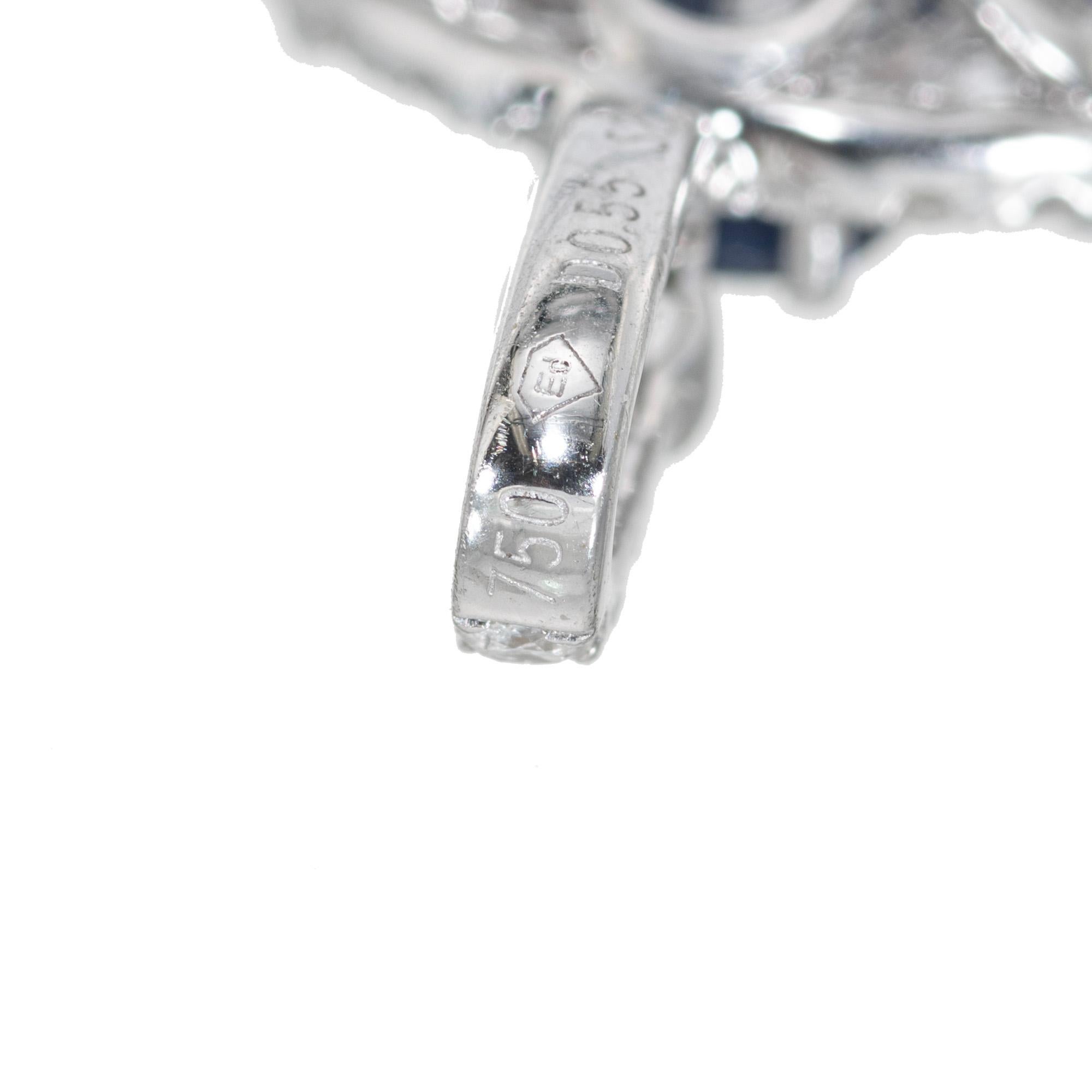 Women's Gia Certified Ej 2.21 Carat Oval Sapphire White Gold Circle Diamond Pendant For Sale