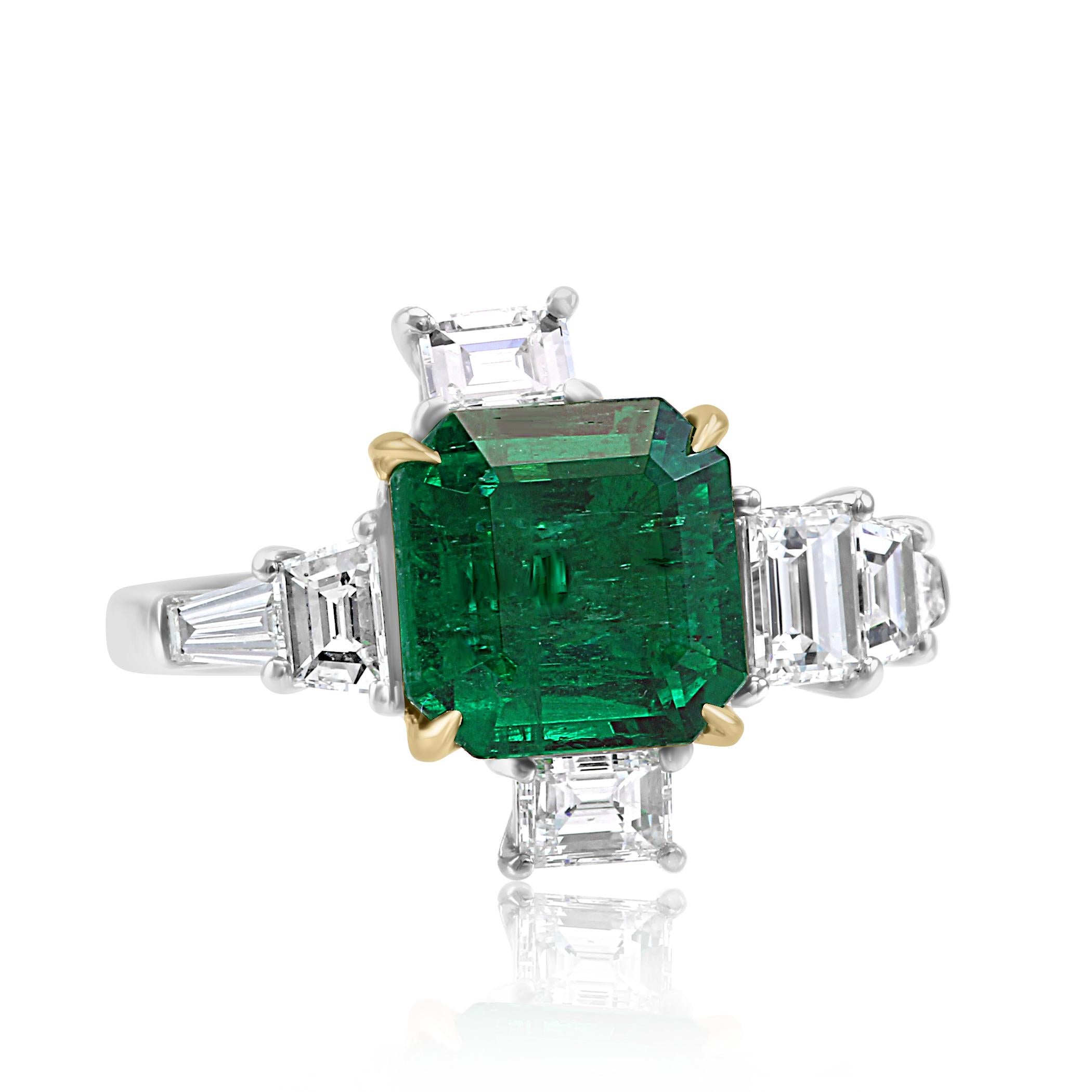 GIA Certified Emerald 3.50 Carat Diamond Asymmetrical Fashion Cocktail Gold Ring In New Condition In NEW YORK, NY