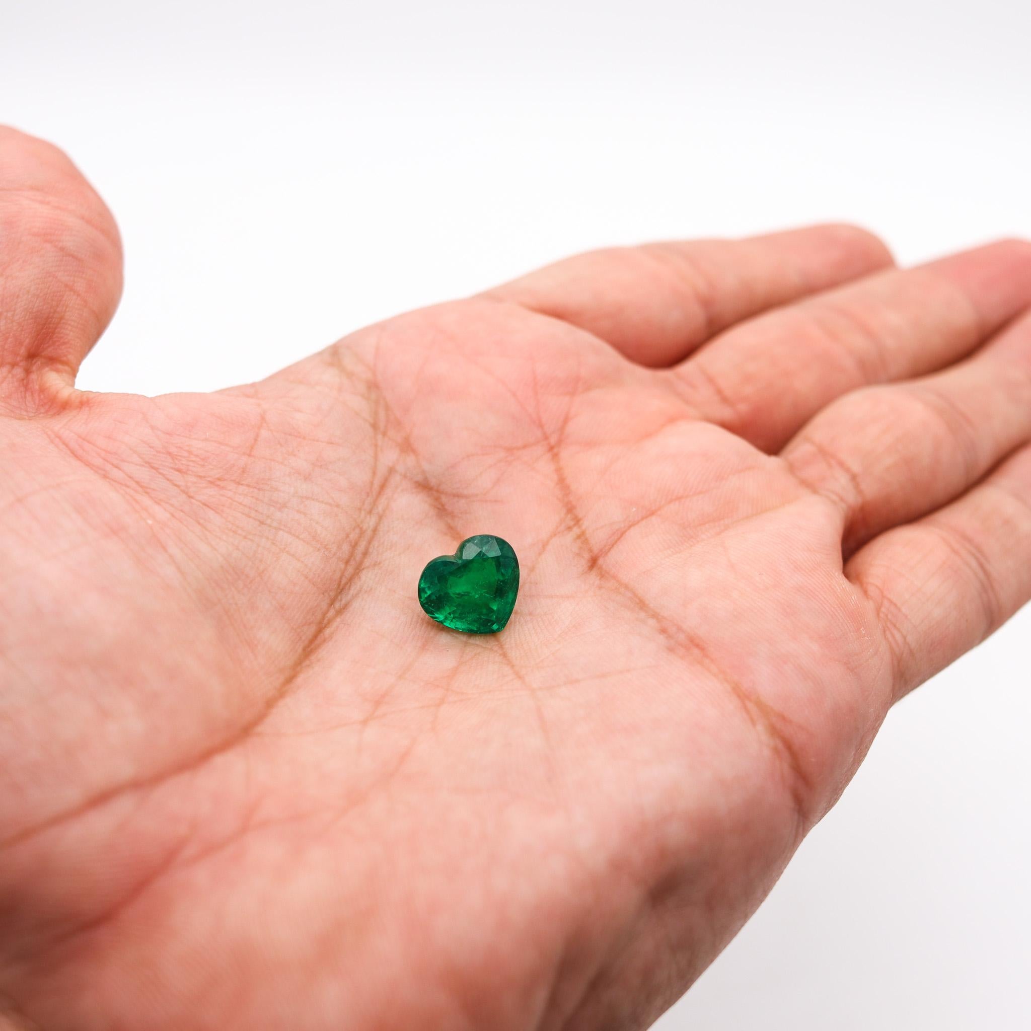 Women's or Men's Gia Certified Emerald 5.07 Carats Heart Shaped Cut Great Vivid Green For Sale