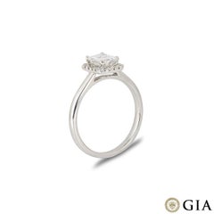 Anillo de compromiso de diamantes talla esmeralda certificado por GIA 0,74 quilates D/VS2
