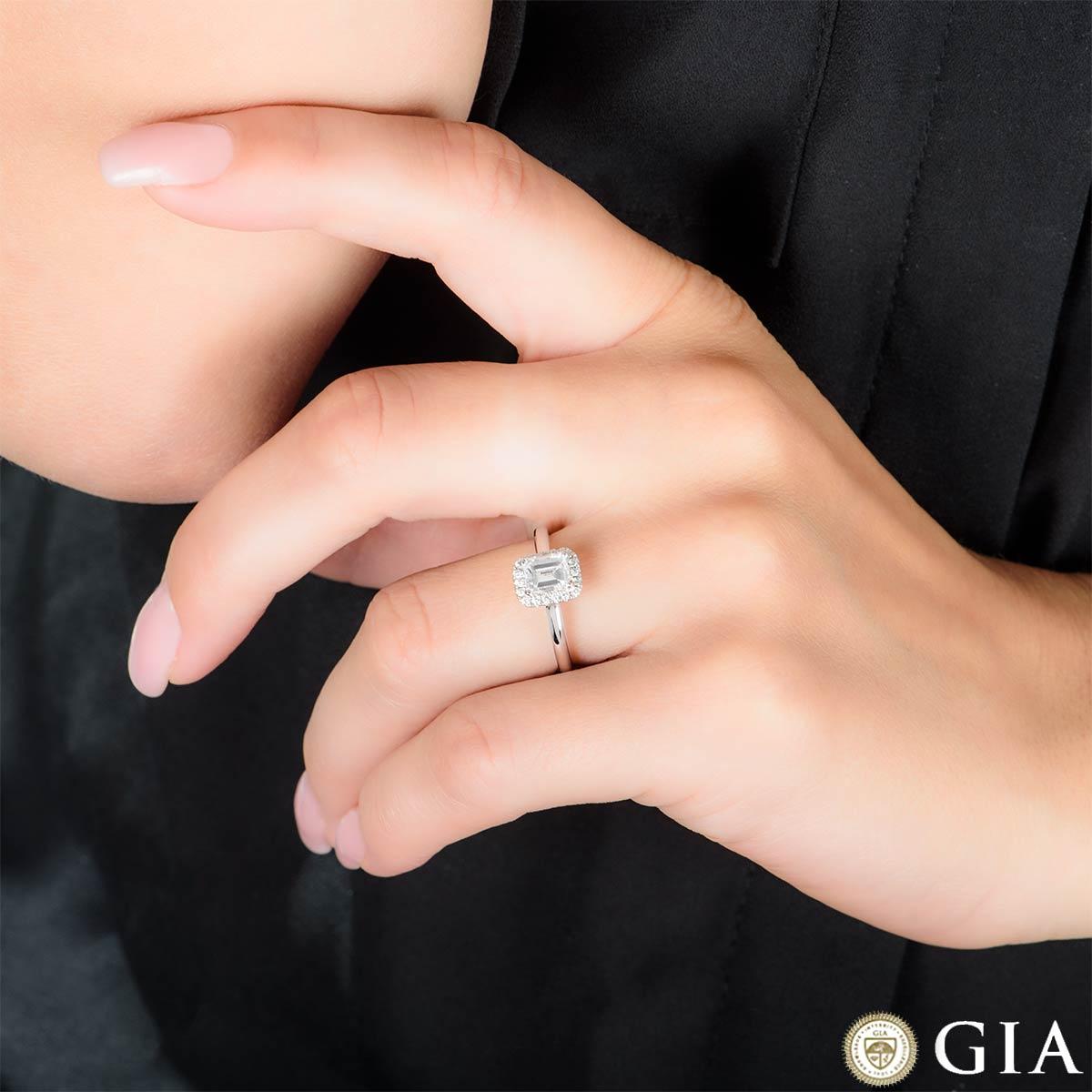 GIA-zertifizierter Verlobungsring mit 0,74 Karat Diamant im Smaragdschliff D/VS2 im Angebot 2