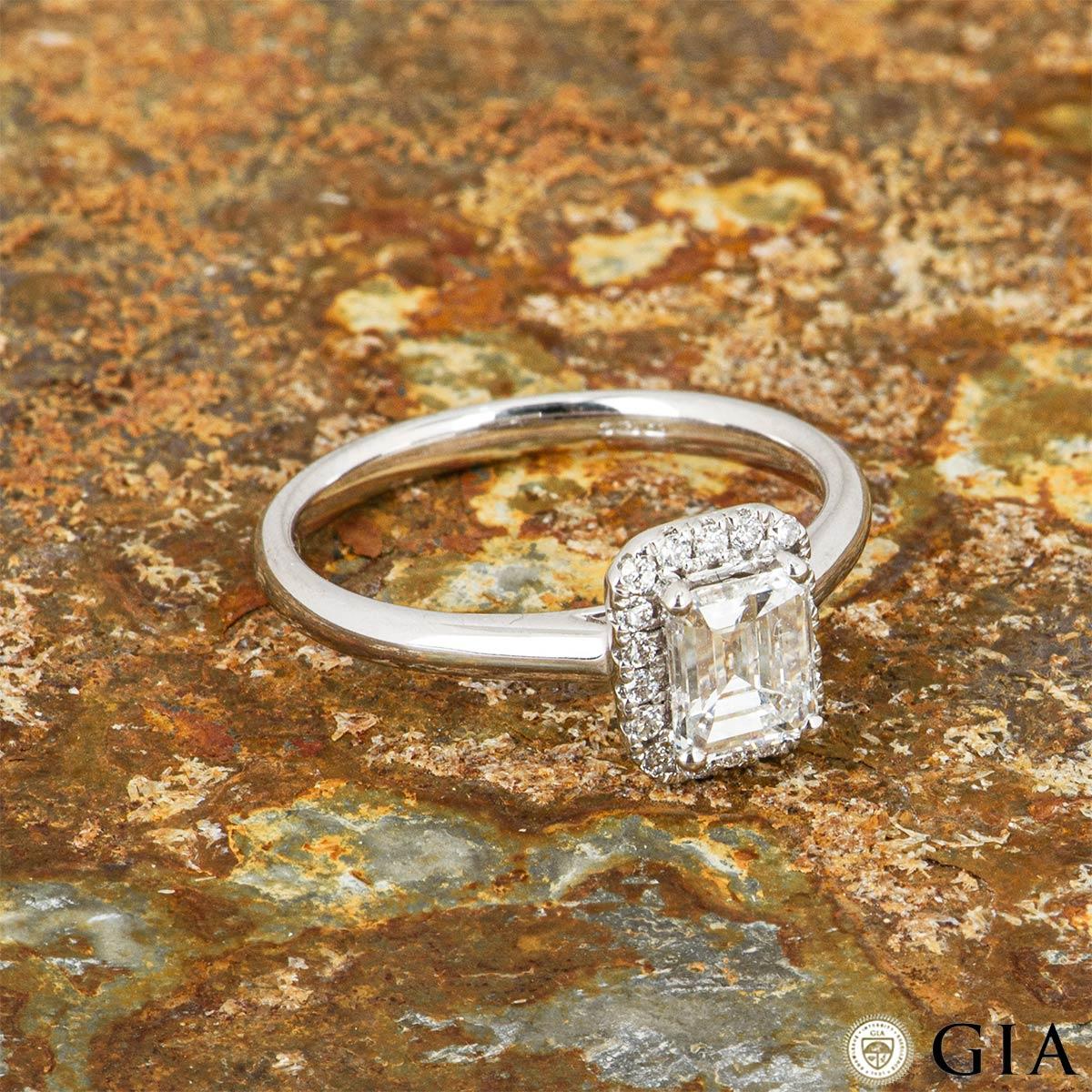 GIA-zertifizierter Verlobungsring mit 0,74 Karat Diamant im Smaragdschliff D/VS2 im Angebot 3