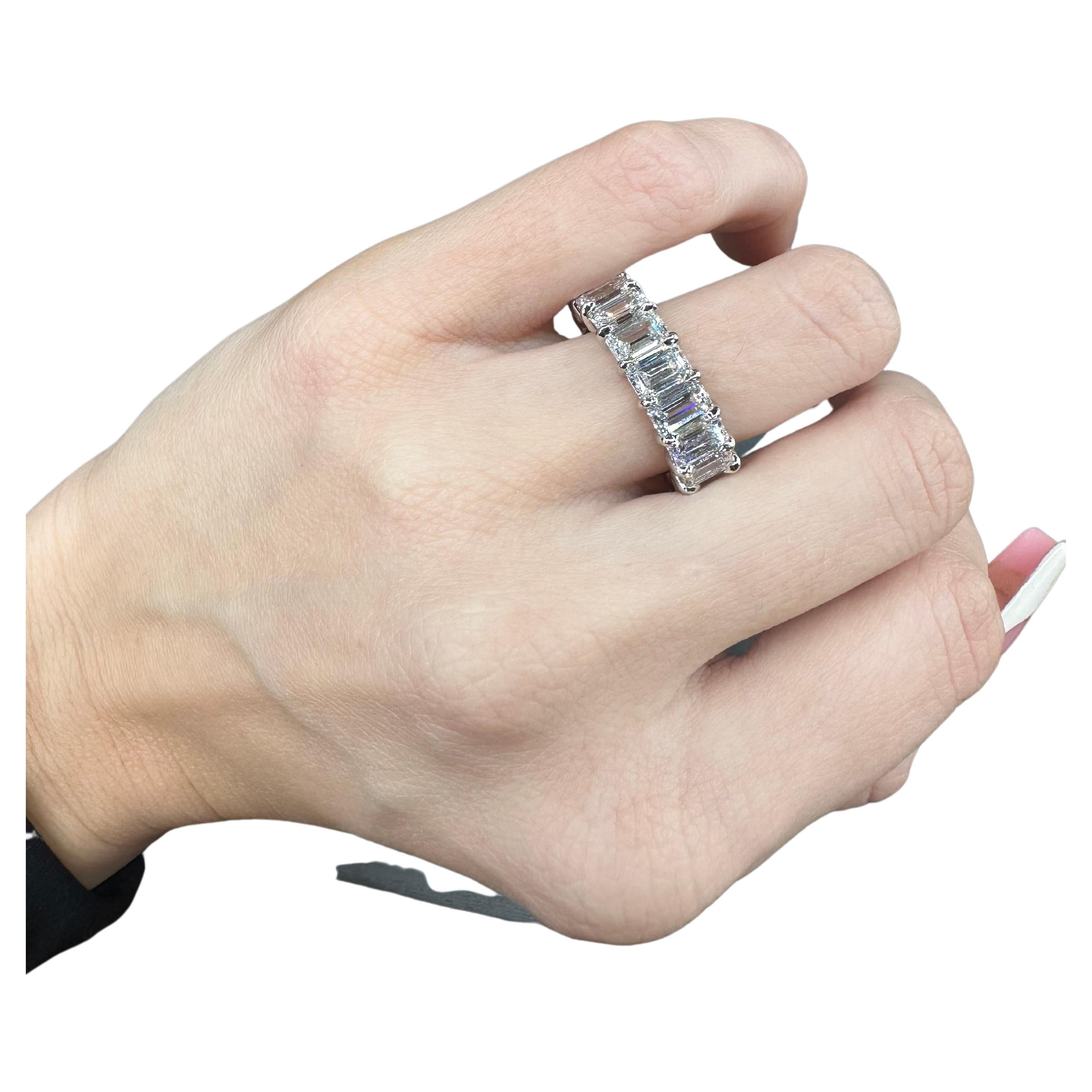 Contemporain Bague d'éternité en platine avec diamant taille émeraude certifié GIA de 8,77 carats D-F IF-VS2  en vente