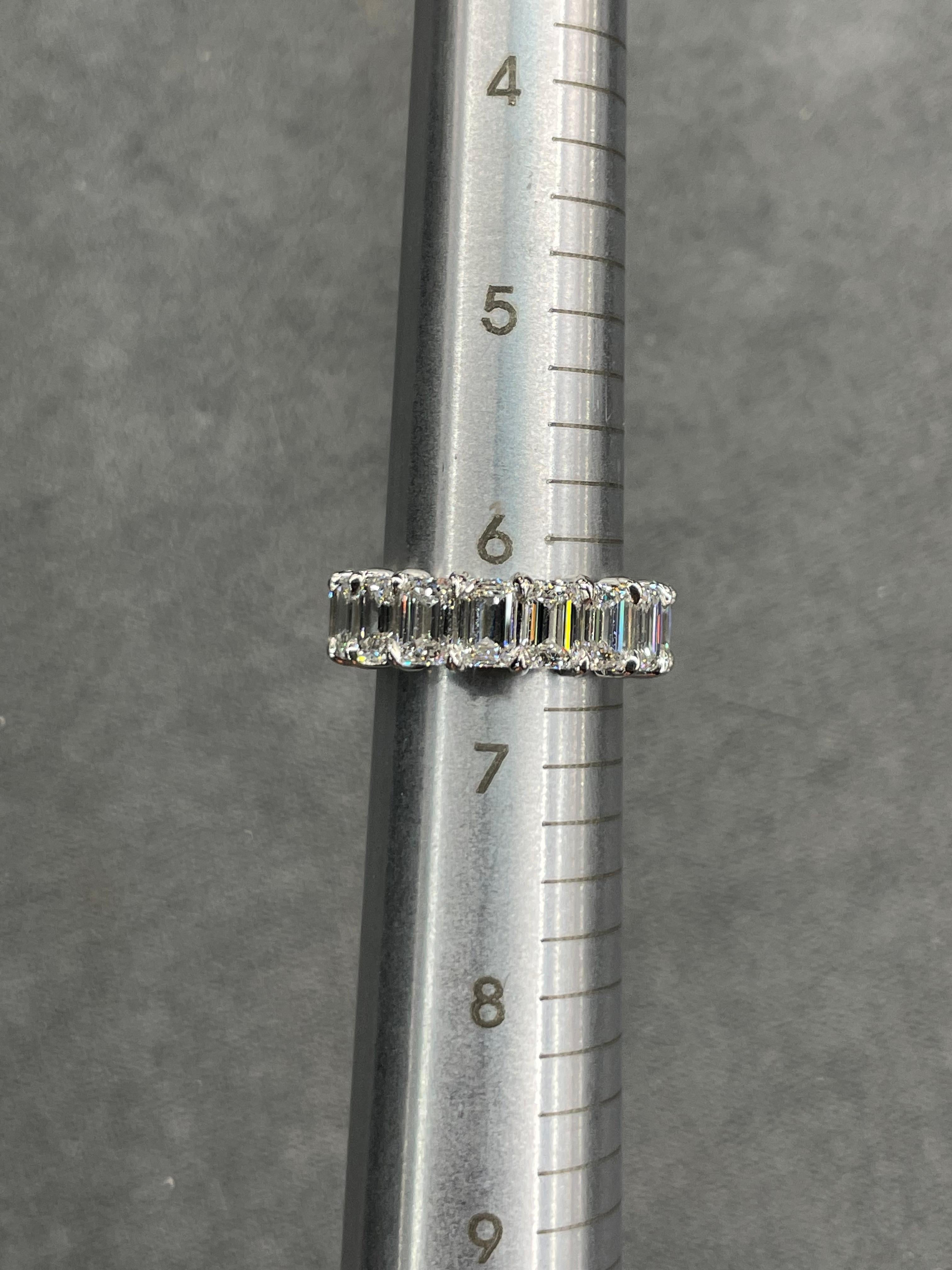 Bague d'éternité en platine avec diamant taille émeraude certifié GIA de 8,77 carats D-F IF-VS2  Pour femmes en vente