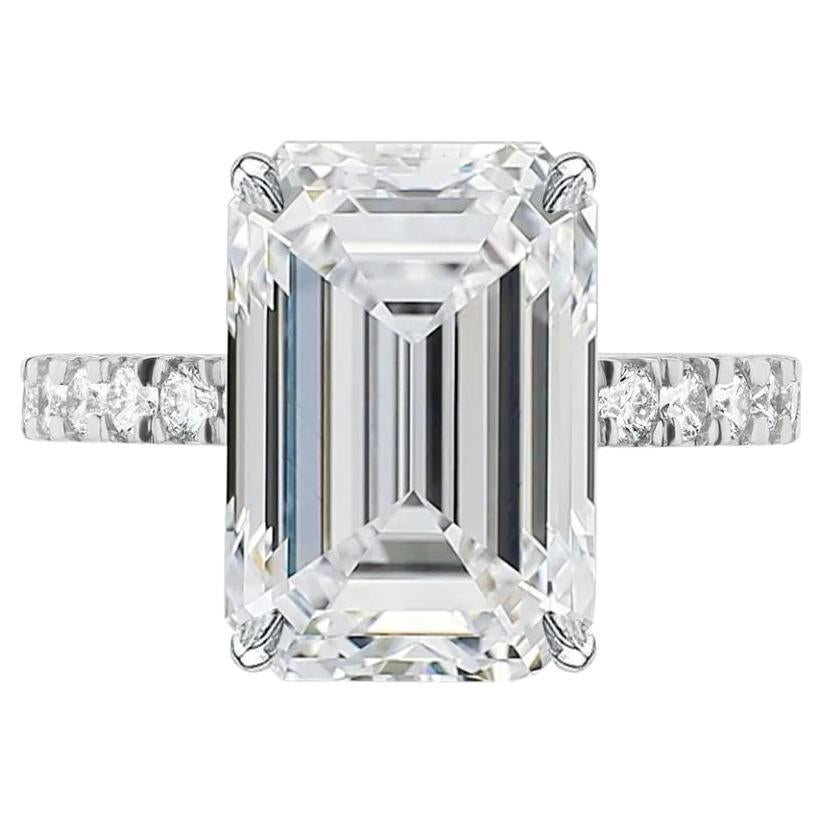 GIA Certified Emerald Cut Diamond Platinum Engagement Platinum Ring In New Condition For Sale In Rome, IT