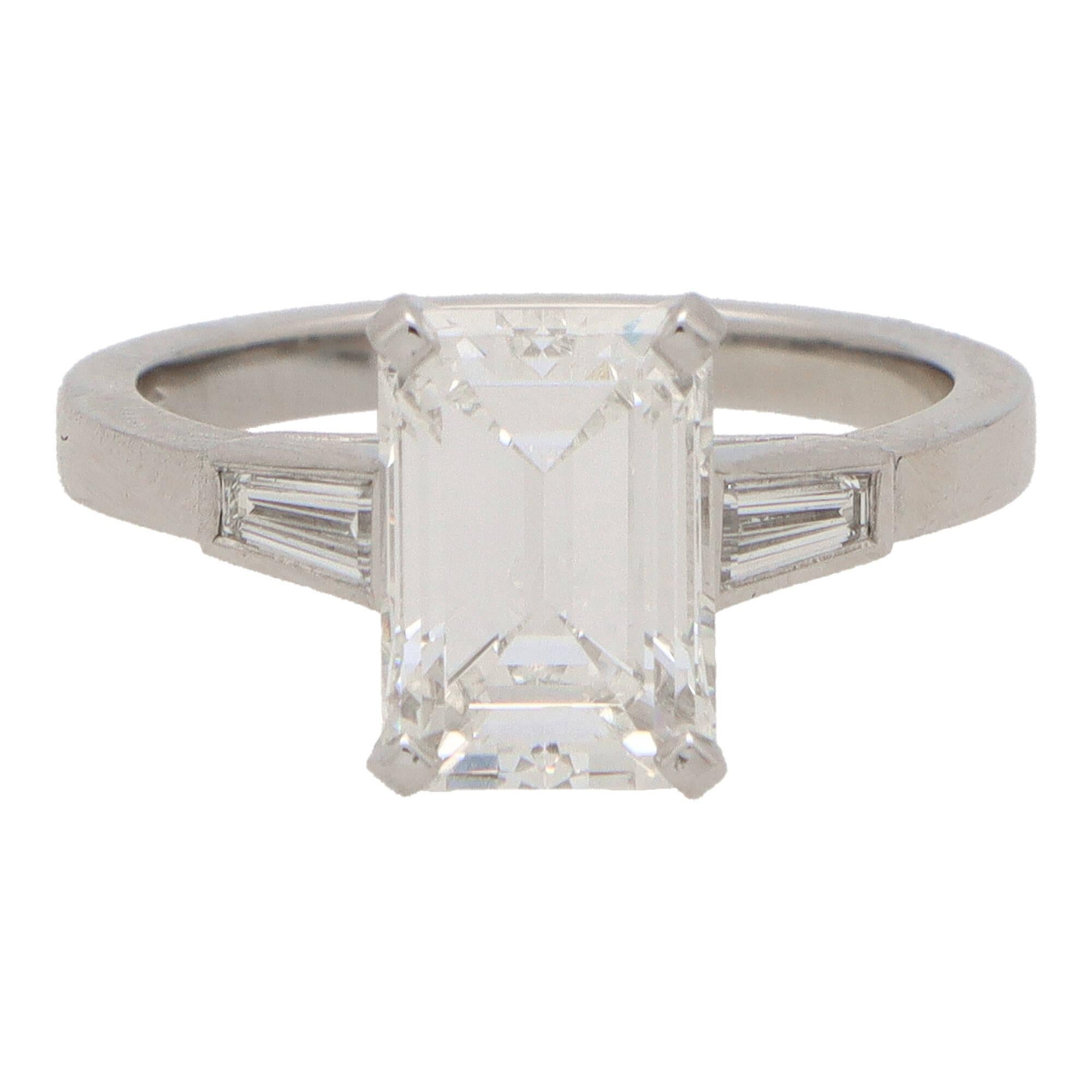 GIA Certified Emerald Cut Diamond Ring Set in Platinum In New Condition For Sale In London, GB