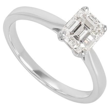 Bague de fiançailles solitaire en diamant de taille émeraude de 1,25 carat certifiée par le GIA