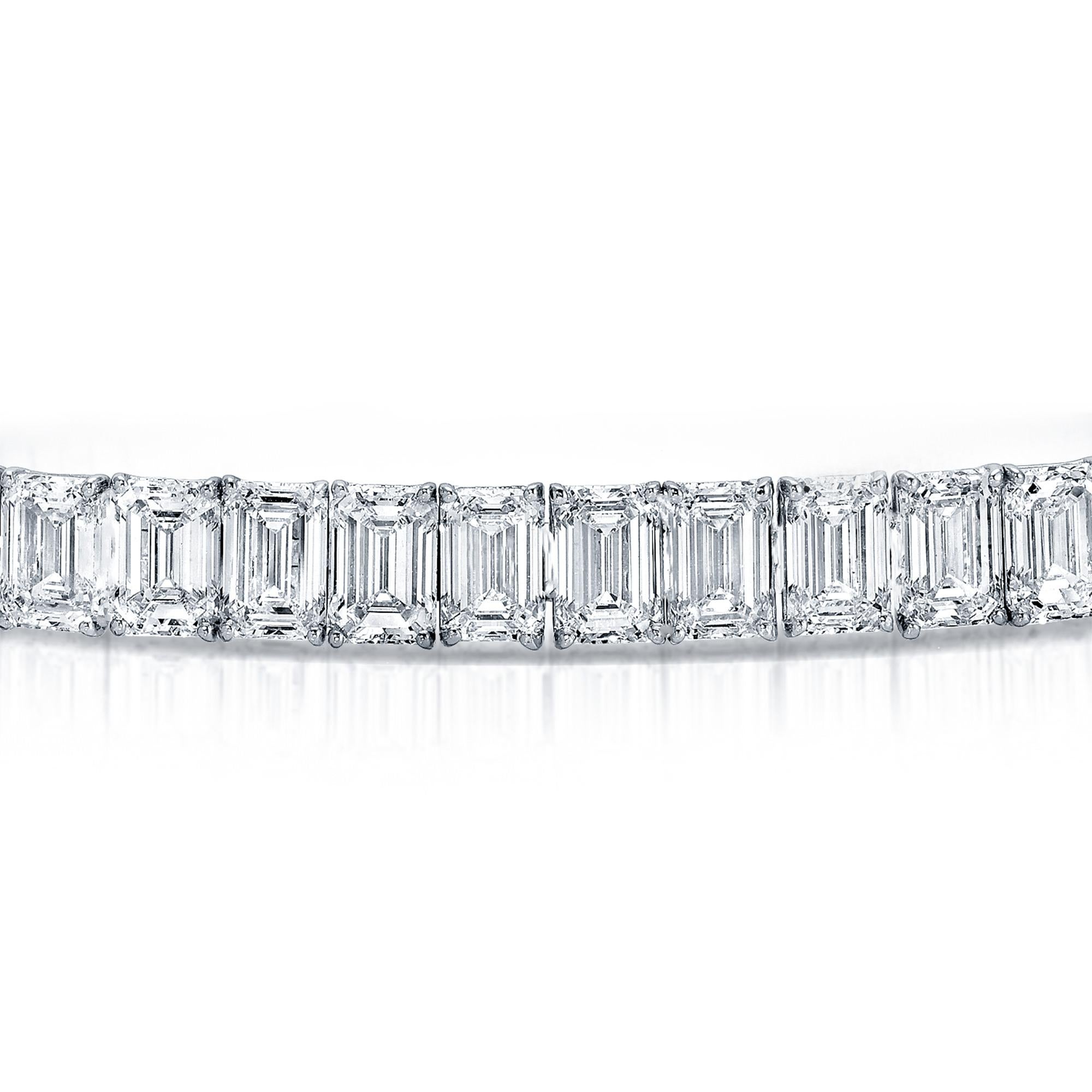 Viene con el Certificado GIA
Todos los diamantes son naturales
Peso total en quilates: 31 quilates
Cantidad Total: 42 Diamantes
Corte: Esmeralda
Color: E-G
Claridad: VVS1-VS2
Metal: Platino
Longitud: 7 pulgadas