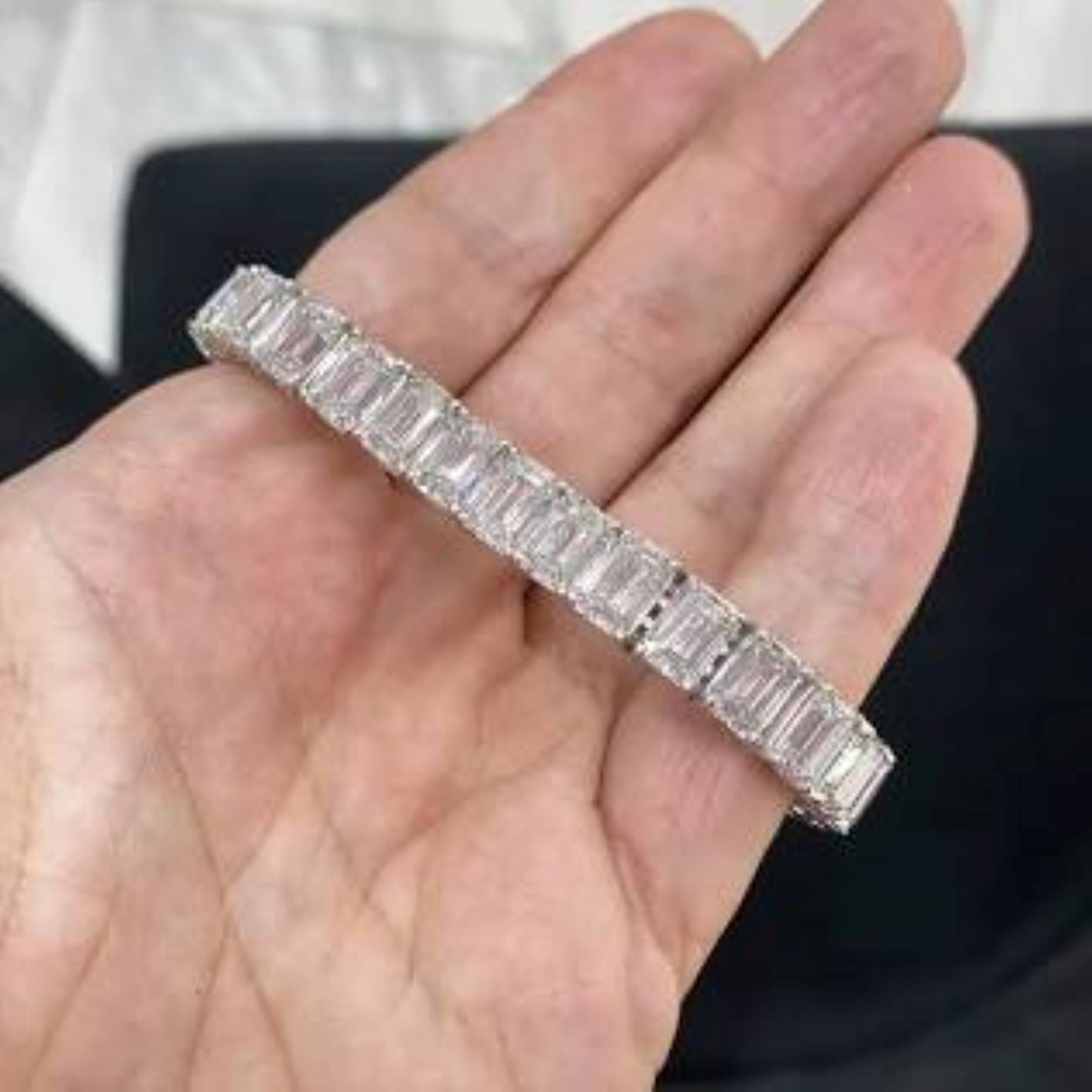 Certificado por el GIA, pulsera de tenis con diamantes talla esmeralda en platino, 33,36 quilates Corte esmeralda en venta