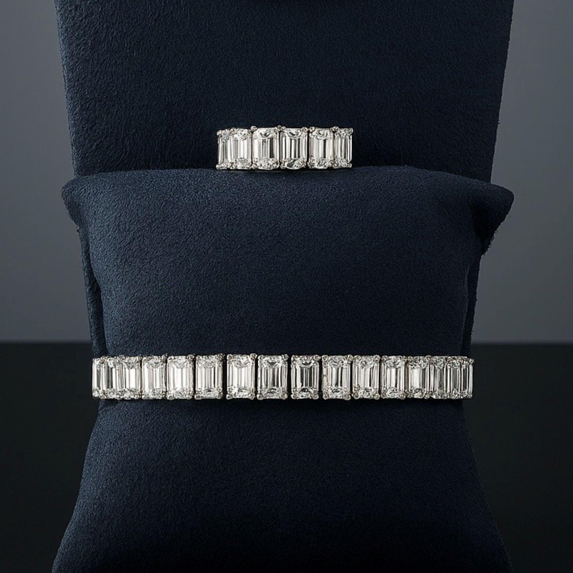 Certificado por el GIA, pulsera de tenis con diamantes talla esmeralda en platino, 33,36 quilates en Nuevo estado para la venta en New York, NY