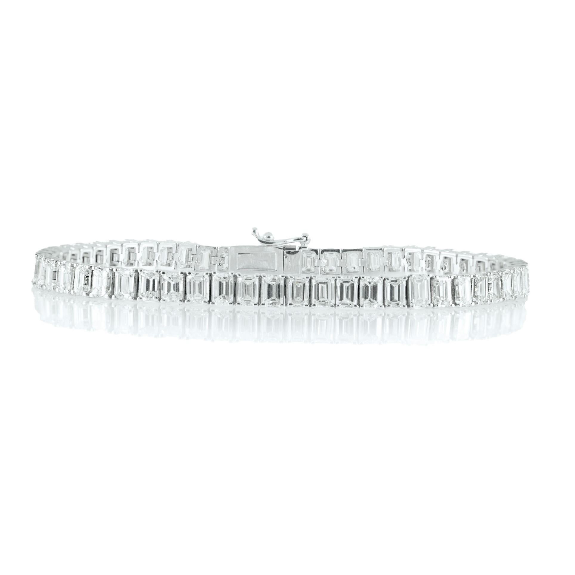 Certificado por el GIA, pulsera de tenis con diamantes talla esmeralda en platino, 33,36 quilates en venta 2