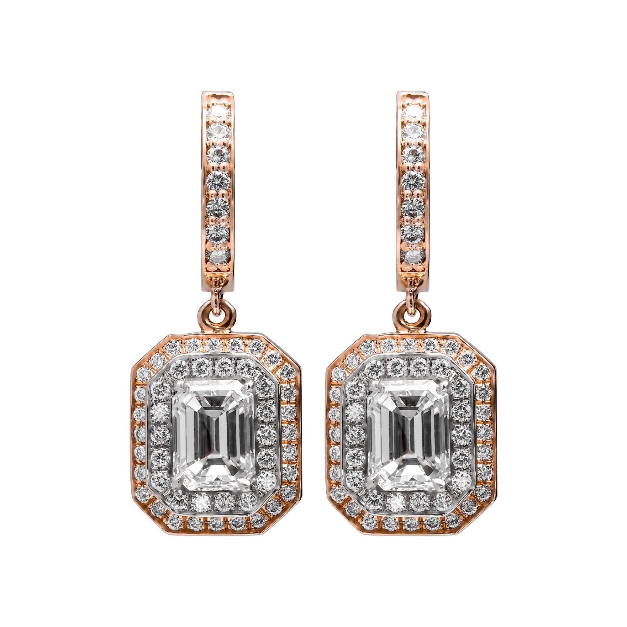 Classiques, audacieuses et élégantes, ces boucles d'oreilles s'accorderont parfaitement avec des tenues de soirée ou des tenues de tous les jours
Montées en or rose et en or blanc 14 carats, ces boucles d'oreilles présentent un exceptionnel travail