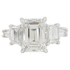 GIA Certified Emerald Cut Trapezoid Baguette Side Platinum Ring (bague en platine)