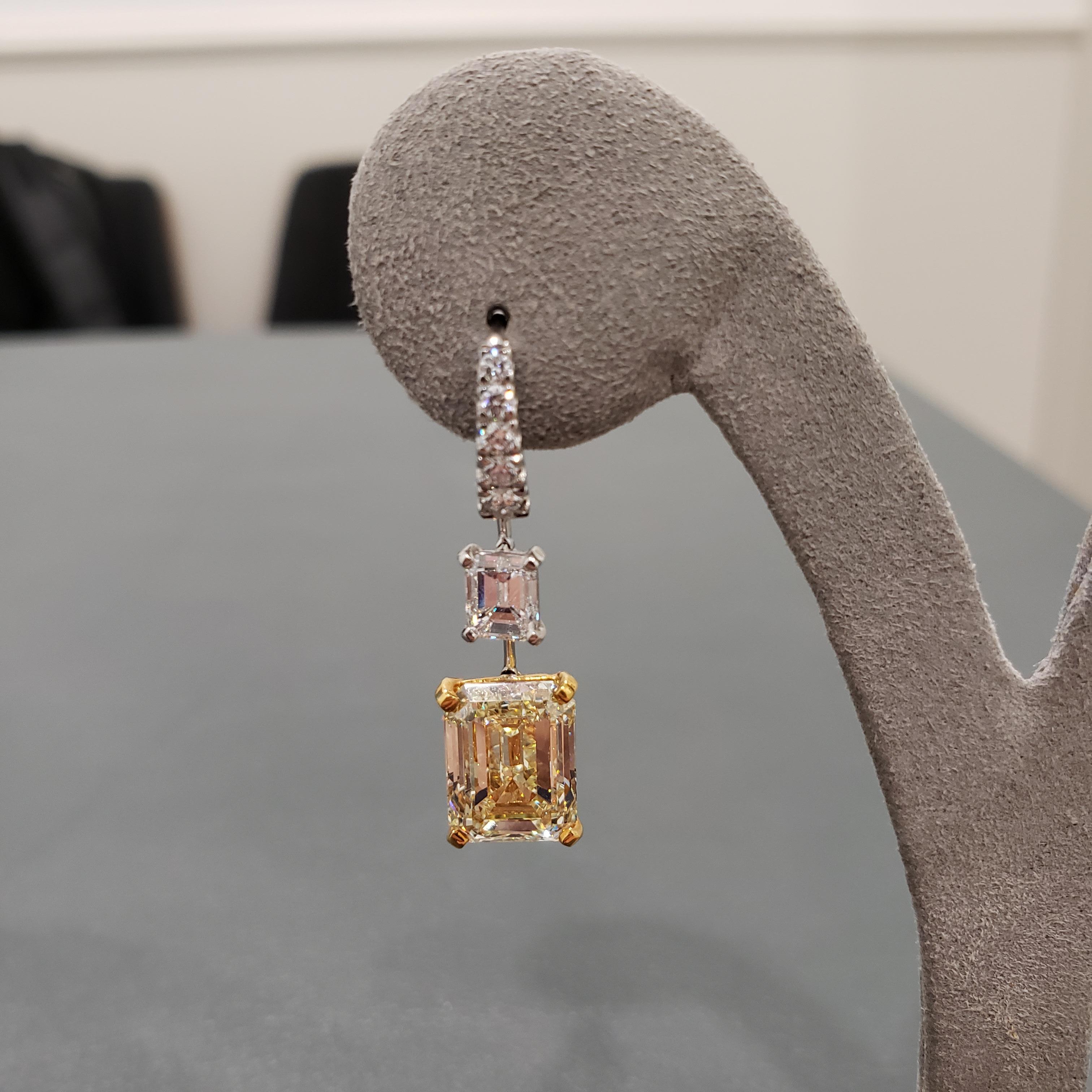 11,73 Karat Smaragdschliff Fancy Hellgelbe und weiße Diamant-Ohrringe im Angebot 1