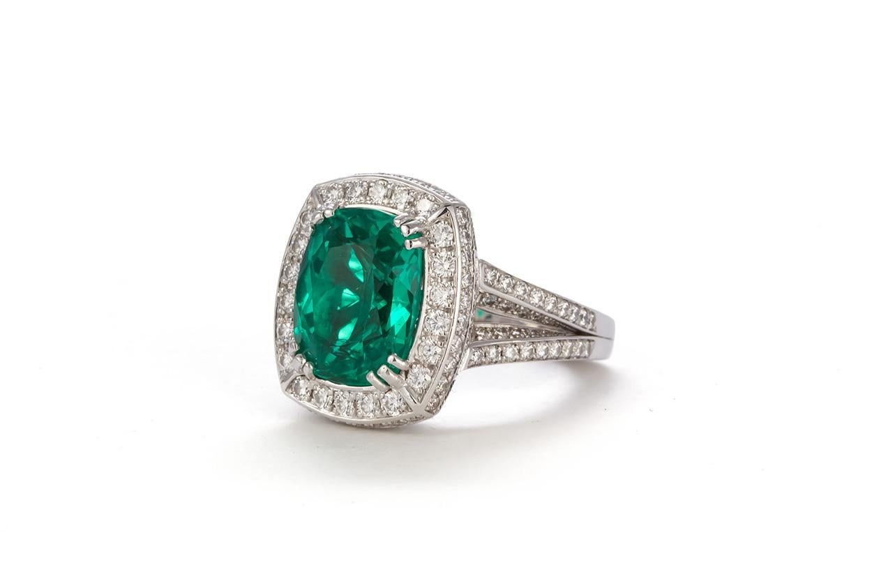Cushion Cut GIA Certified Emerald and Diamond 18 Karat White Gold Cocktail Fashion Ring