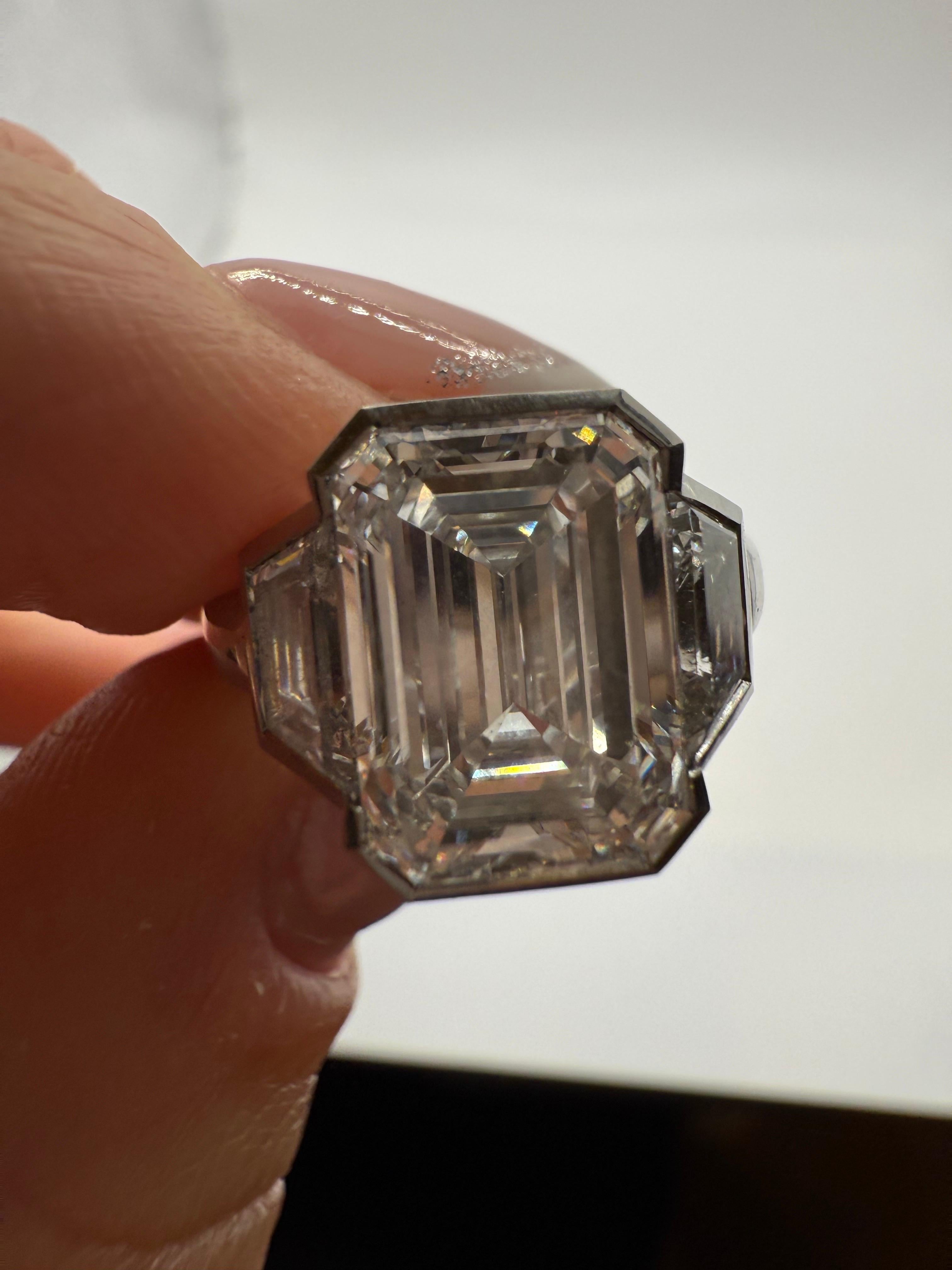 Taille émeraude Bague illusion diamant émeraude certifiée GIA, en platine 4 carats en vente